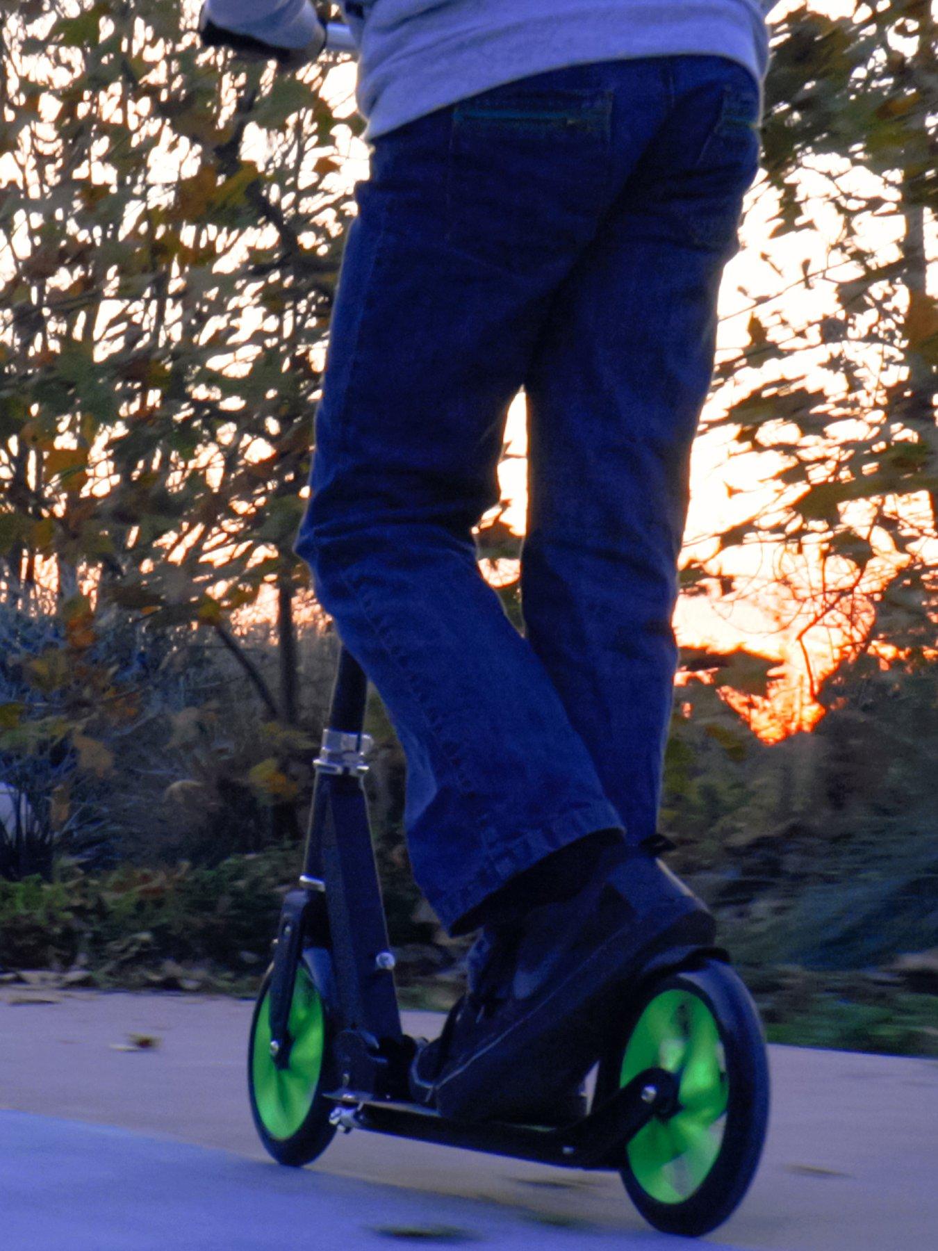  image of razor-a5-lux-lighted-scooter-green