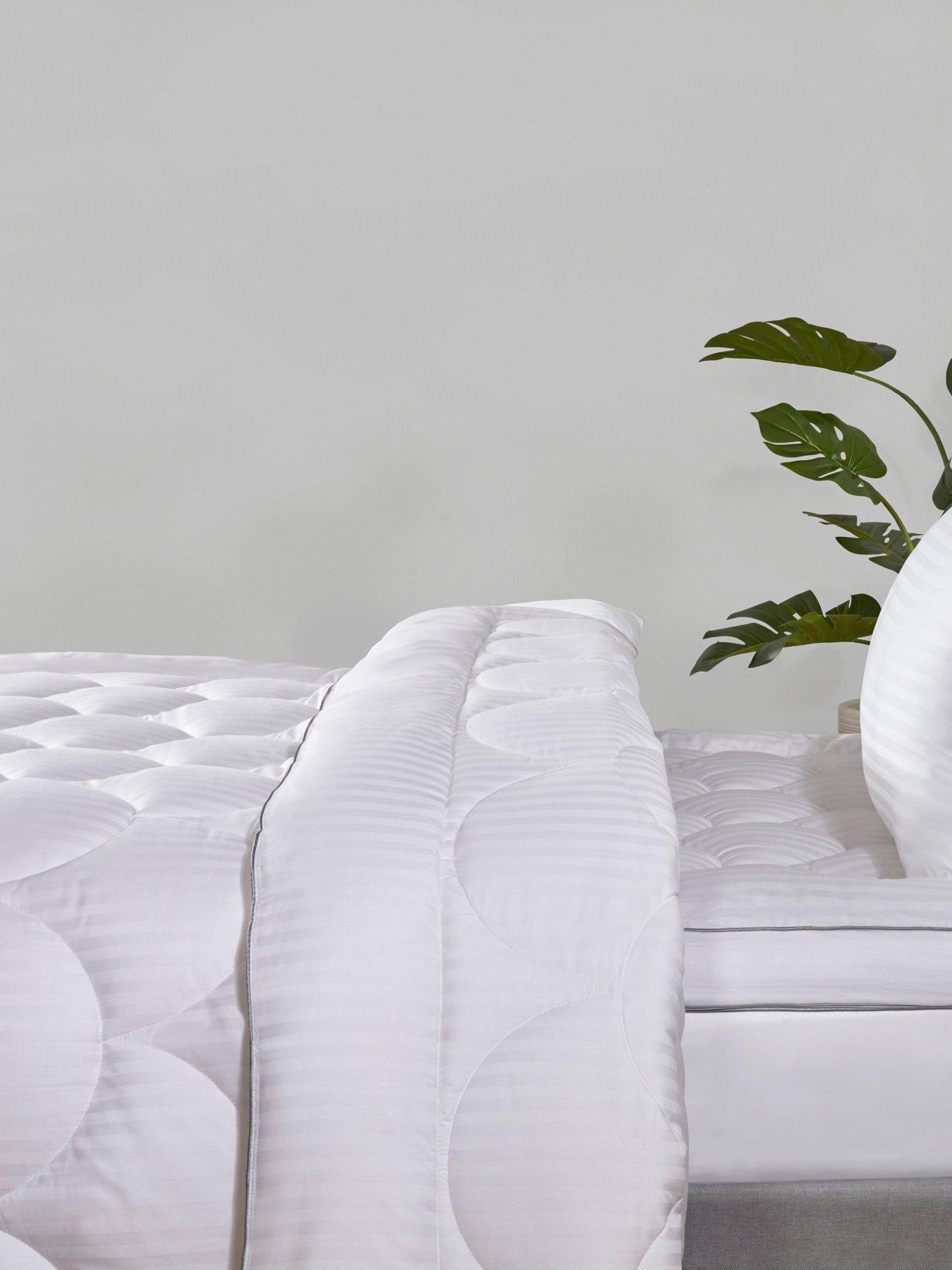 Image 3 of 5 of The Very Collection Ultimate Luxury Australian Wool Mattress Topper - White