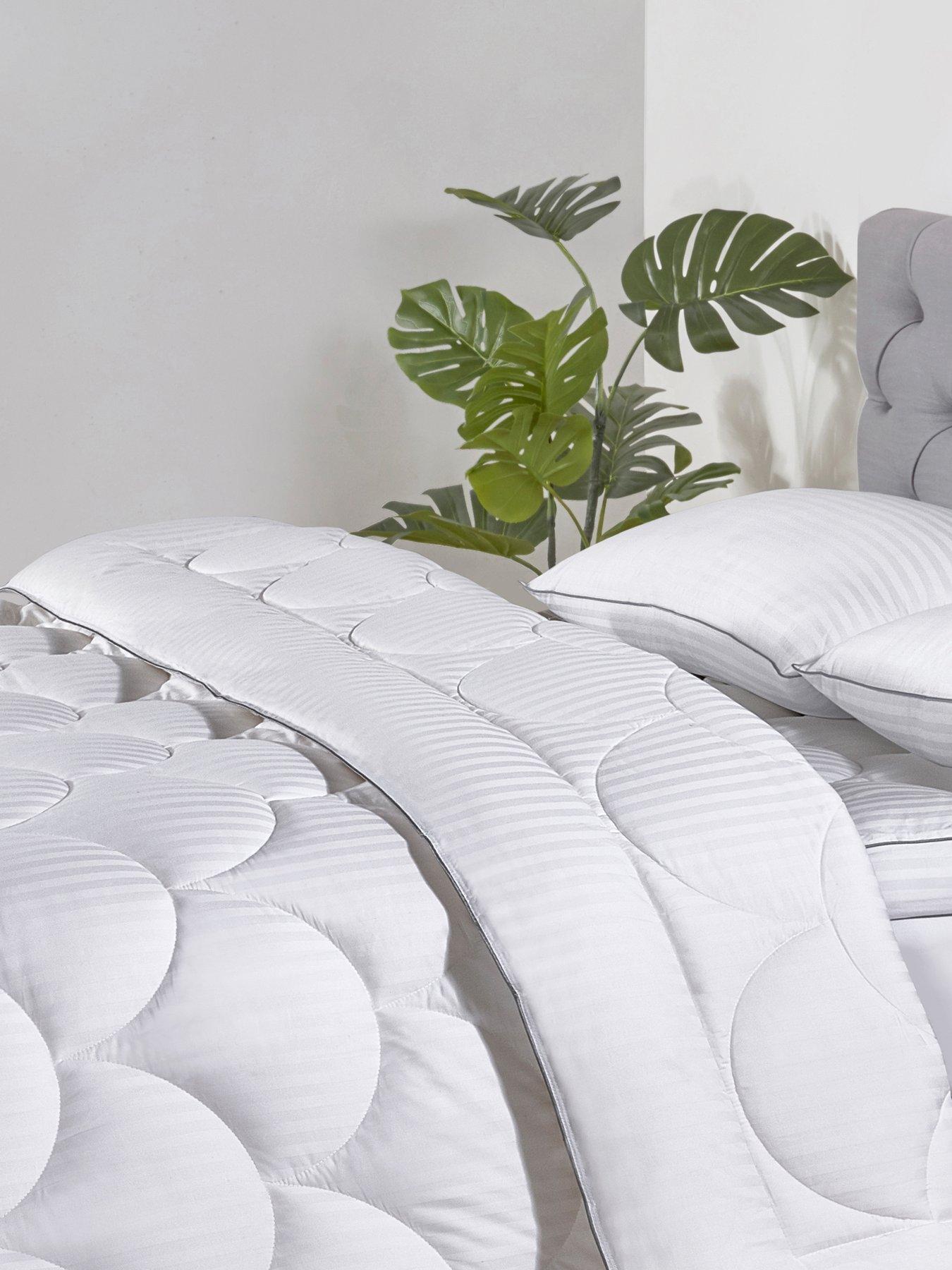 Image 4 of 5 of The Very Collection Ultimate Luxury Australian Wool Mattress Topper - White