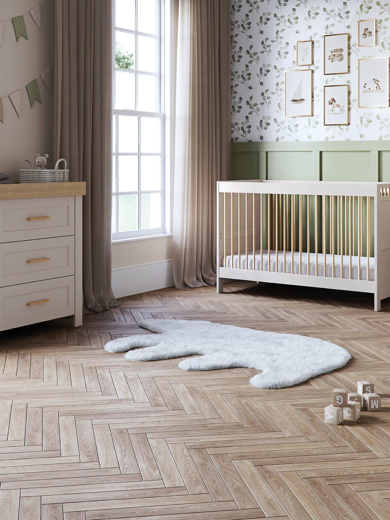 Silver Cross Seville 2 piece set (Cot Bed and Dresser)