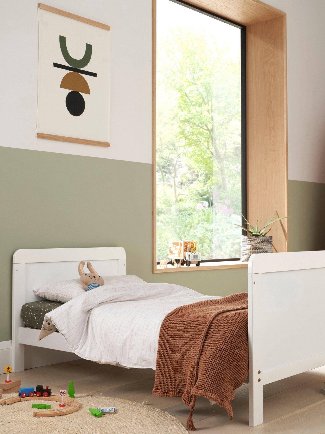 Image 4 of 5 of Tutti Bambini Rio Cot Bed with Cot Top Changer &amp; Mattress - White