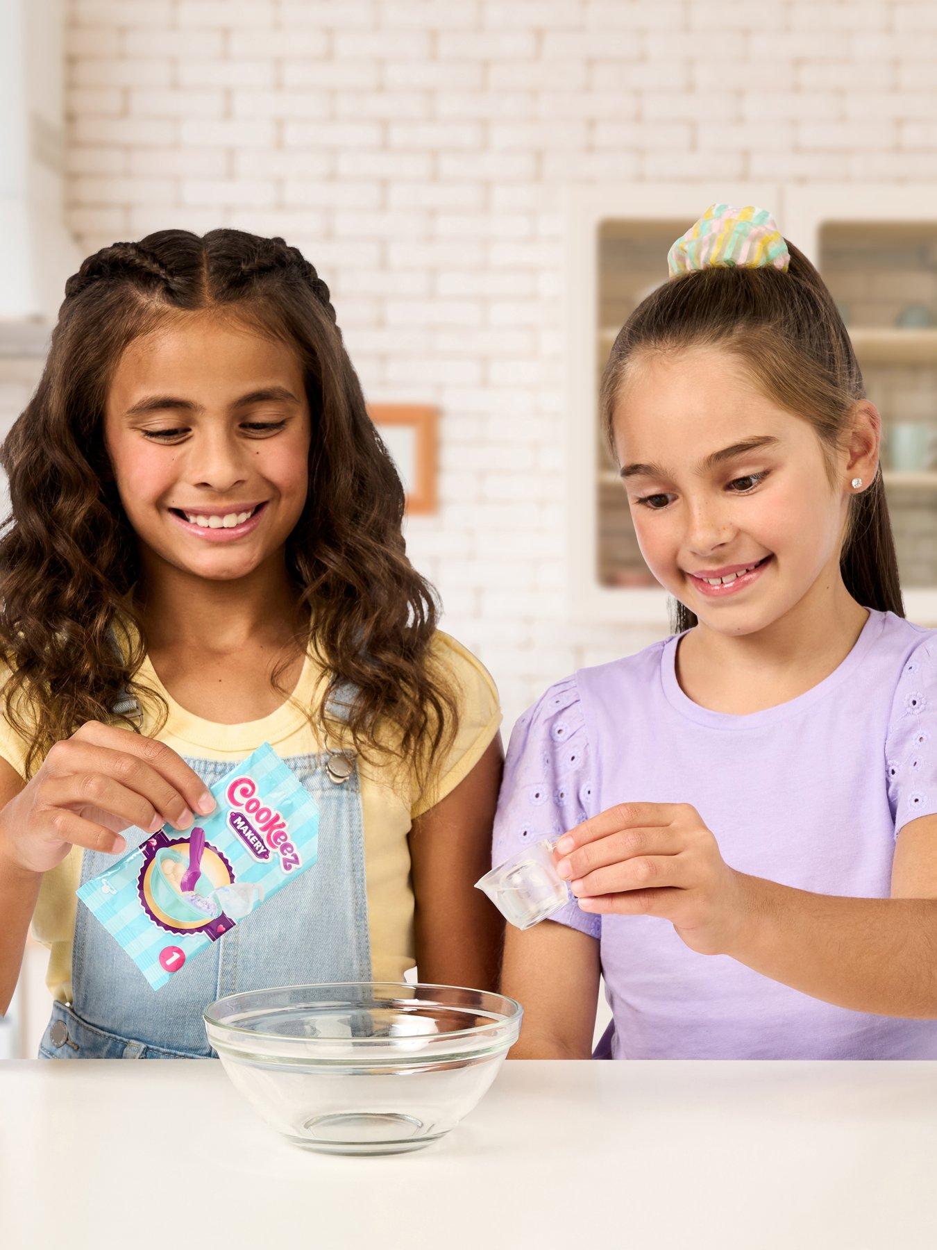 Image 4 of 7 of Cookeez Makery Cookeez Makery Freezy Cakez Decorate Your Plush&nbsp;Playset