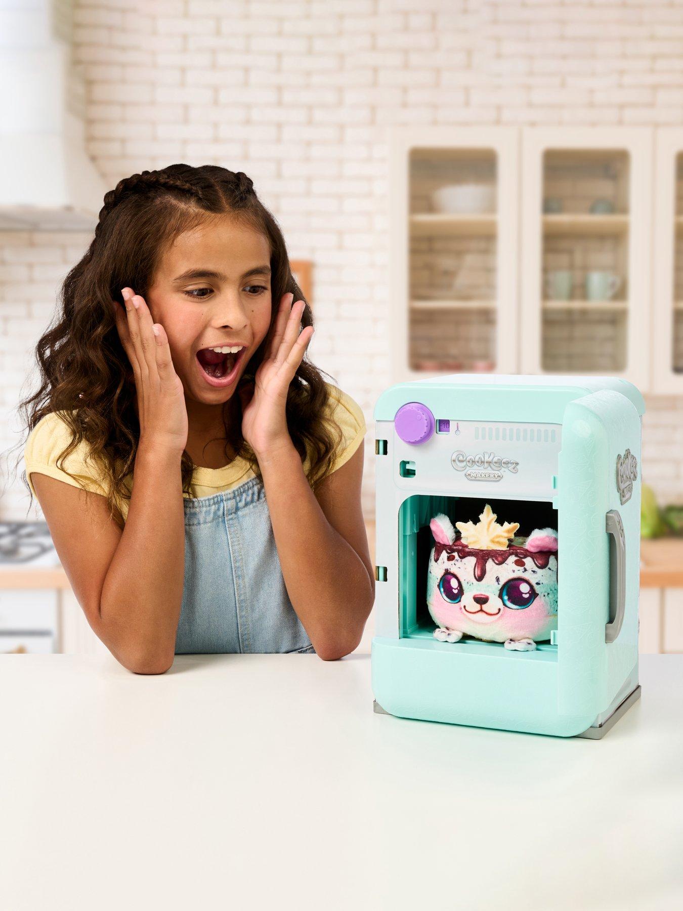 Image 6 of 7 of Cookeez Makery Cookeez Makery Freezy Cakez Decorate Your Plush&nbsp;Playset