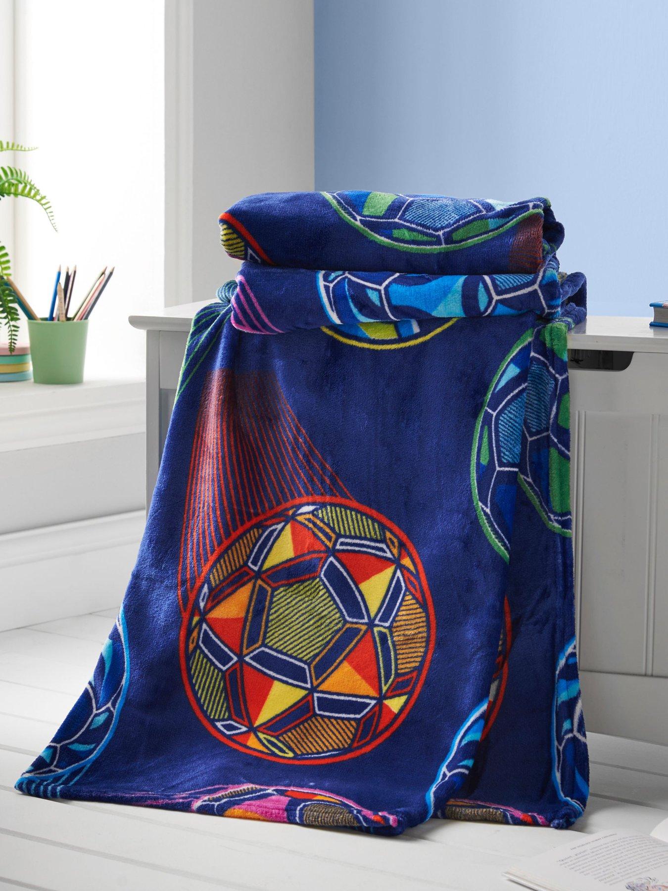 catherine-lansfield-bright-football-cosy-fleece-blanket-throw