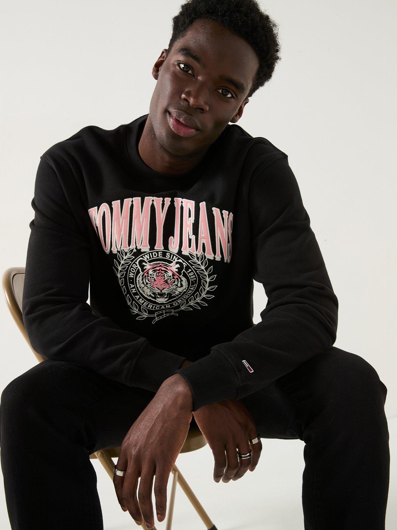  image of tommy-jeans-relaxed-fit-embroidered-varsity-crest-crew-sweat-black