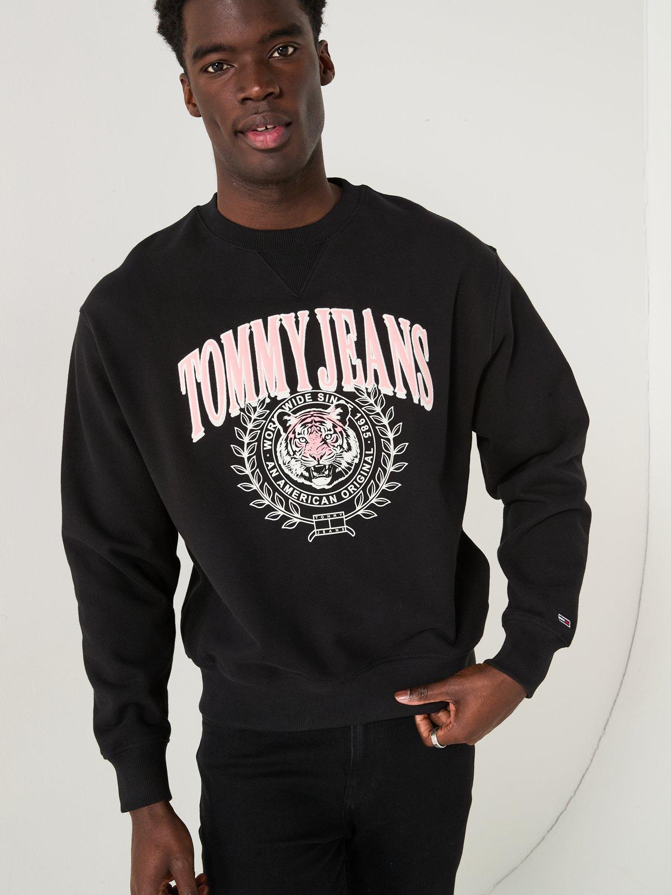  image of tommy-jeans-relaxed-fit-embroidered-varsity-crest-crew-sweat-black