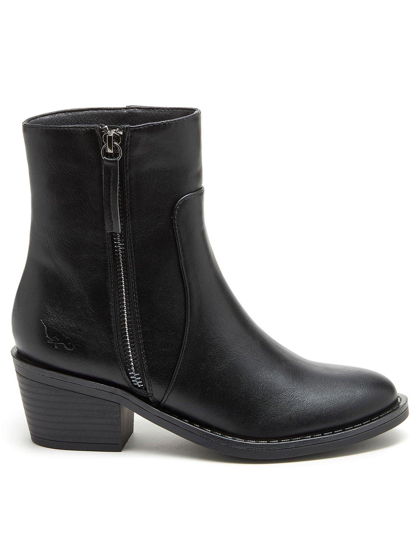 undefined Yonder Boots - Black