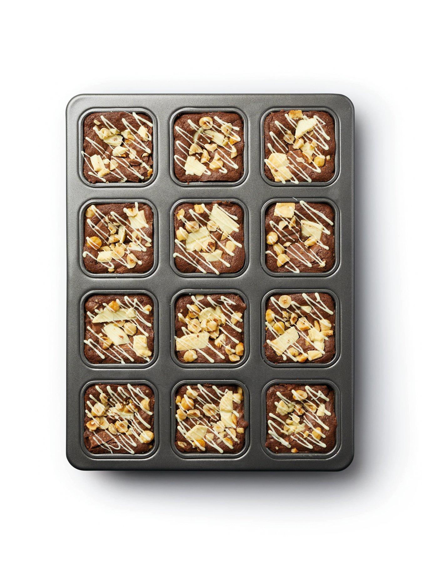 masterclass-non-stick-12-hole-brownie-tin-with-dividers