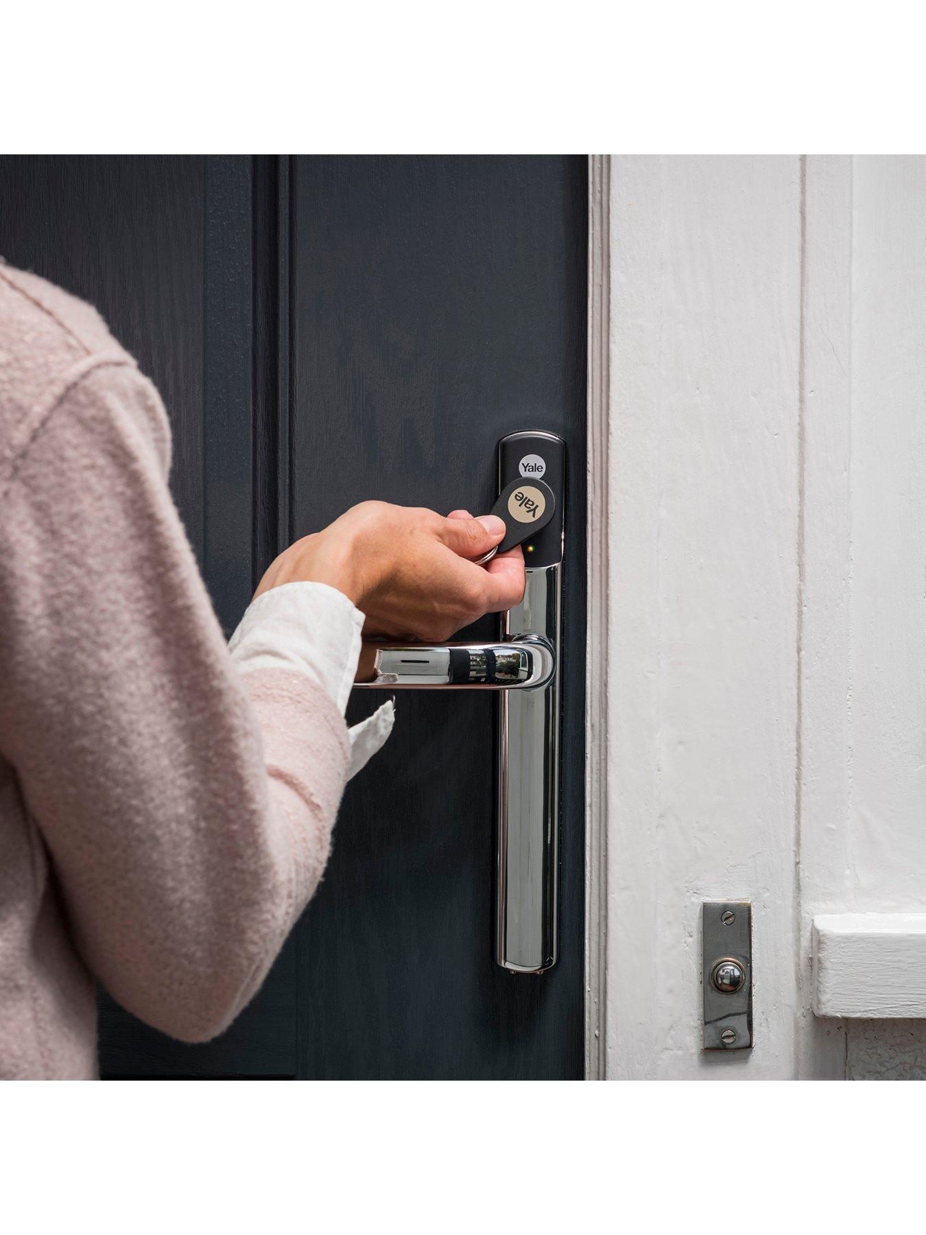  image of yale-smart-door-lock-conexis-l2-chrome