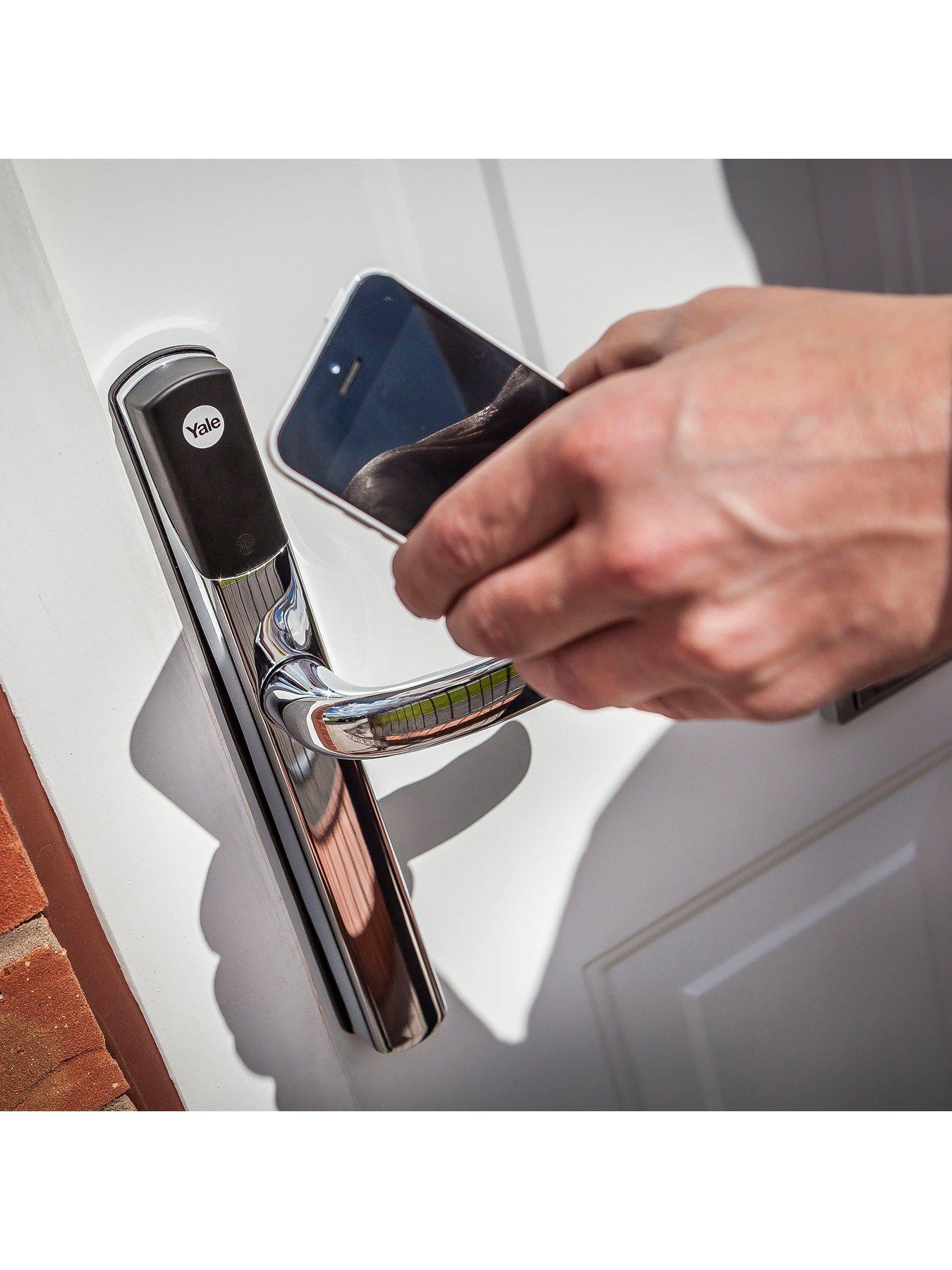  image of yale-smart-door-lock-conexis-l2-chrome