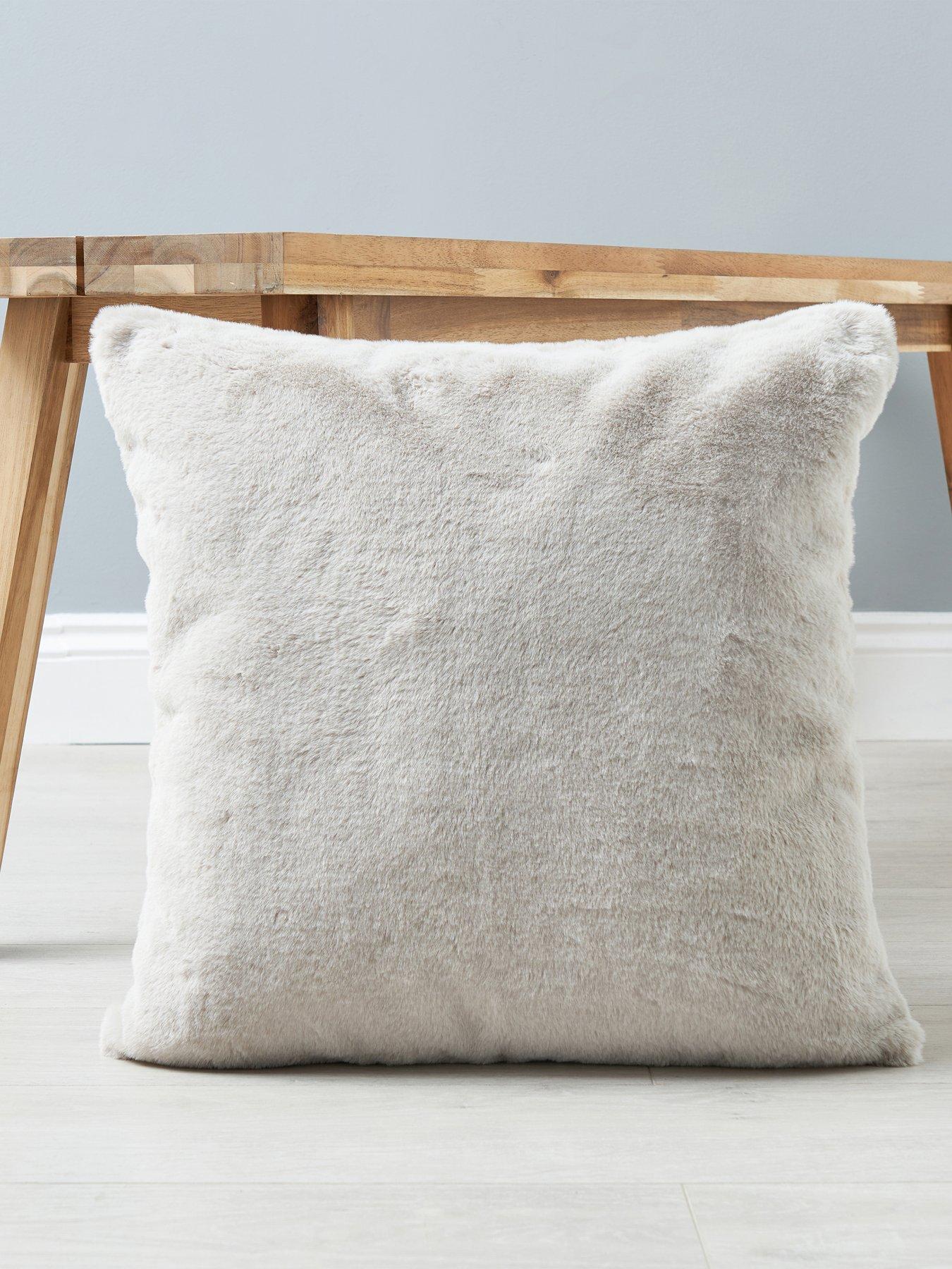 the-very-collection-faux-fur-cushion-45-x-45cm