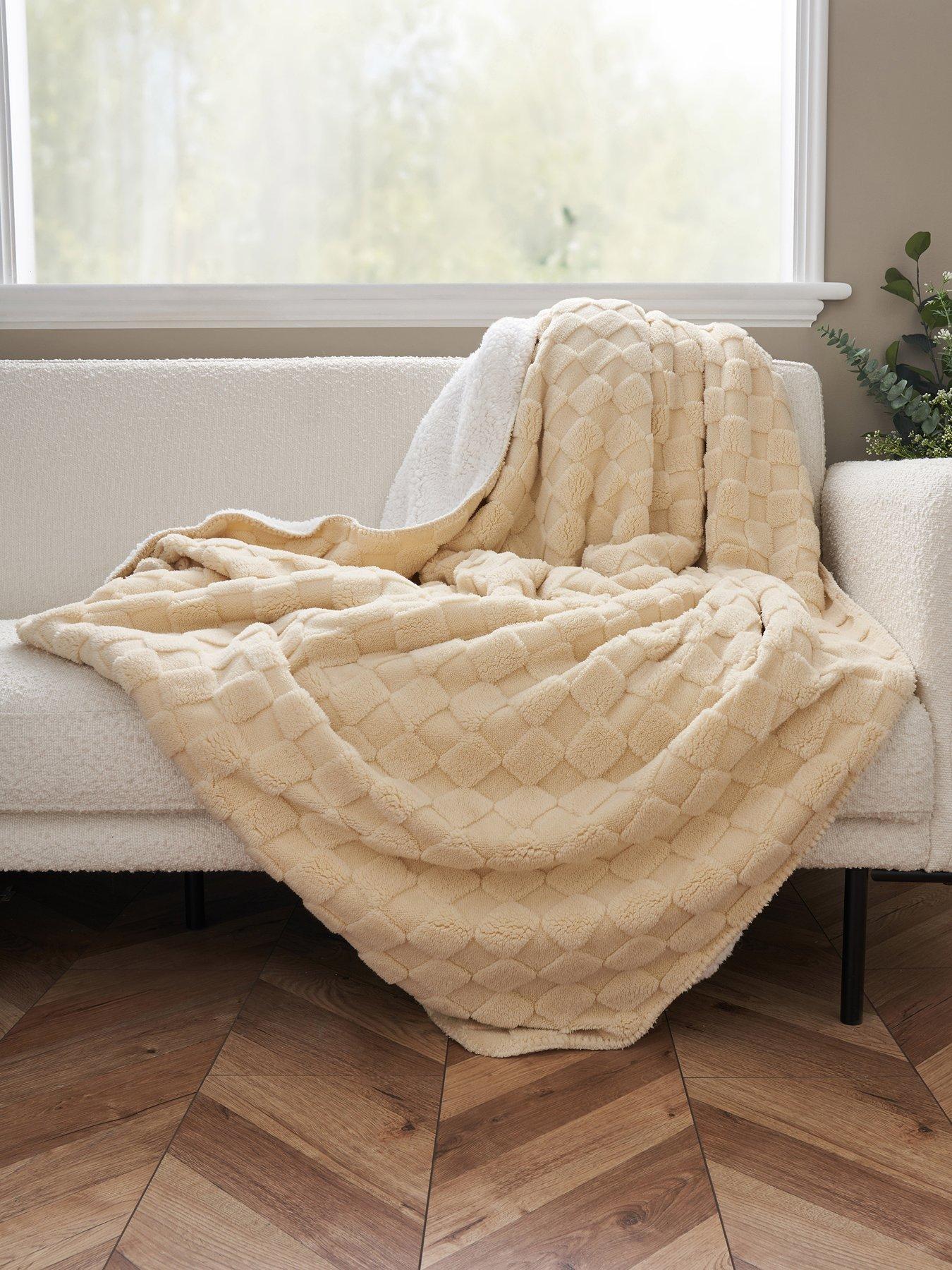 very-home-checkerboard-throw-with-sherpa-backing