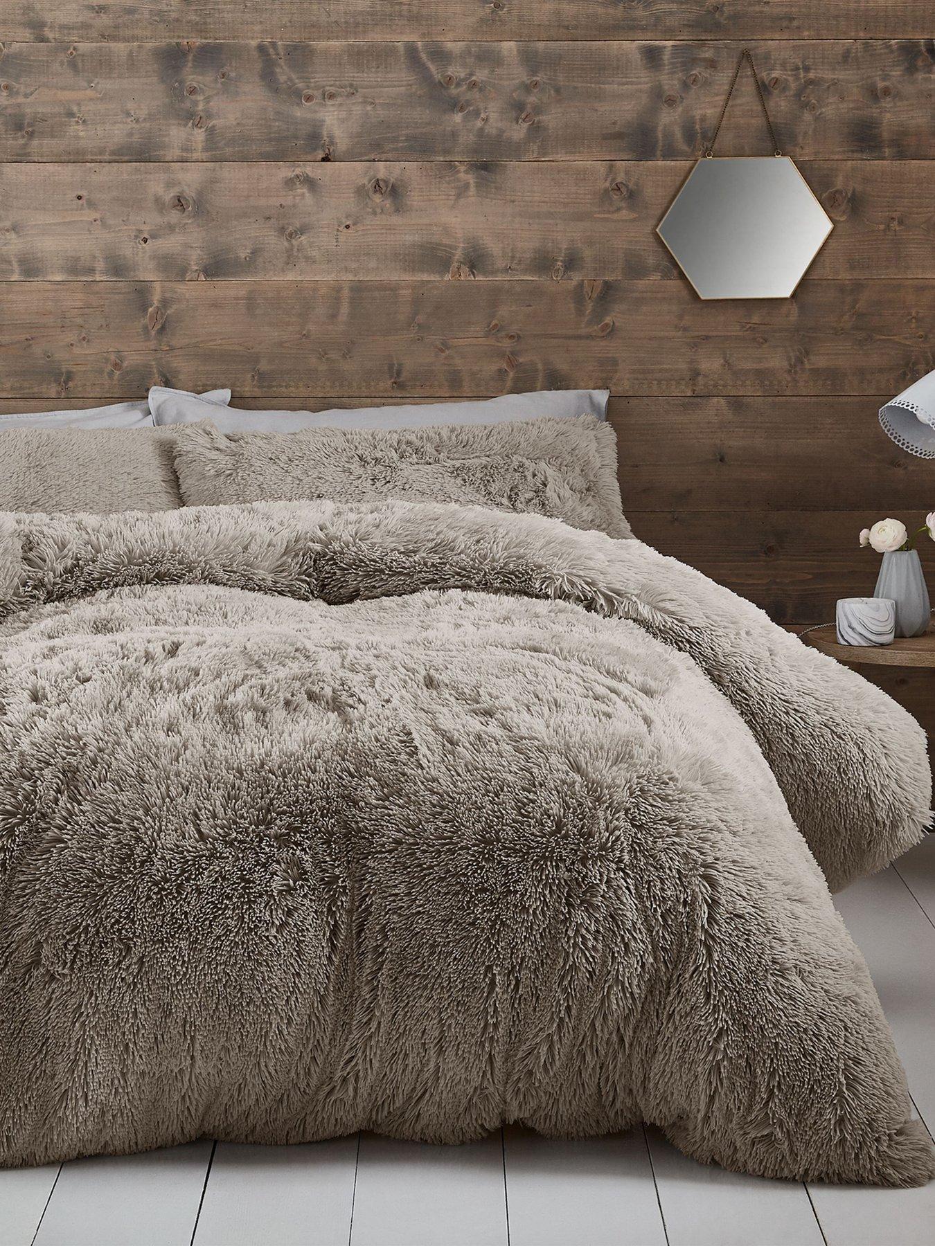 Catherine Lansfield Cuddly Faux Fur Fleece Duvet Set- Natural
