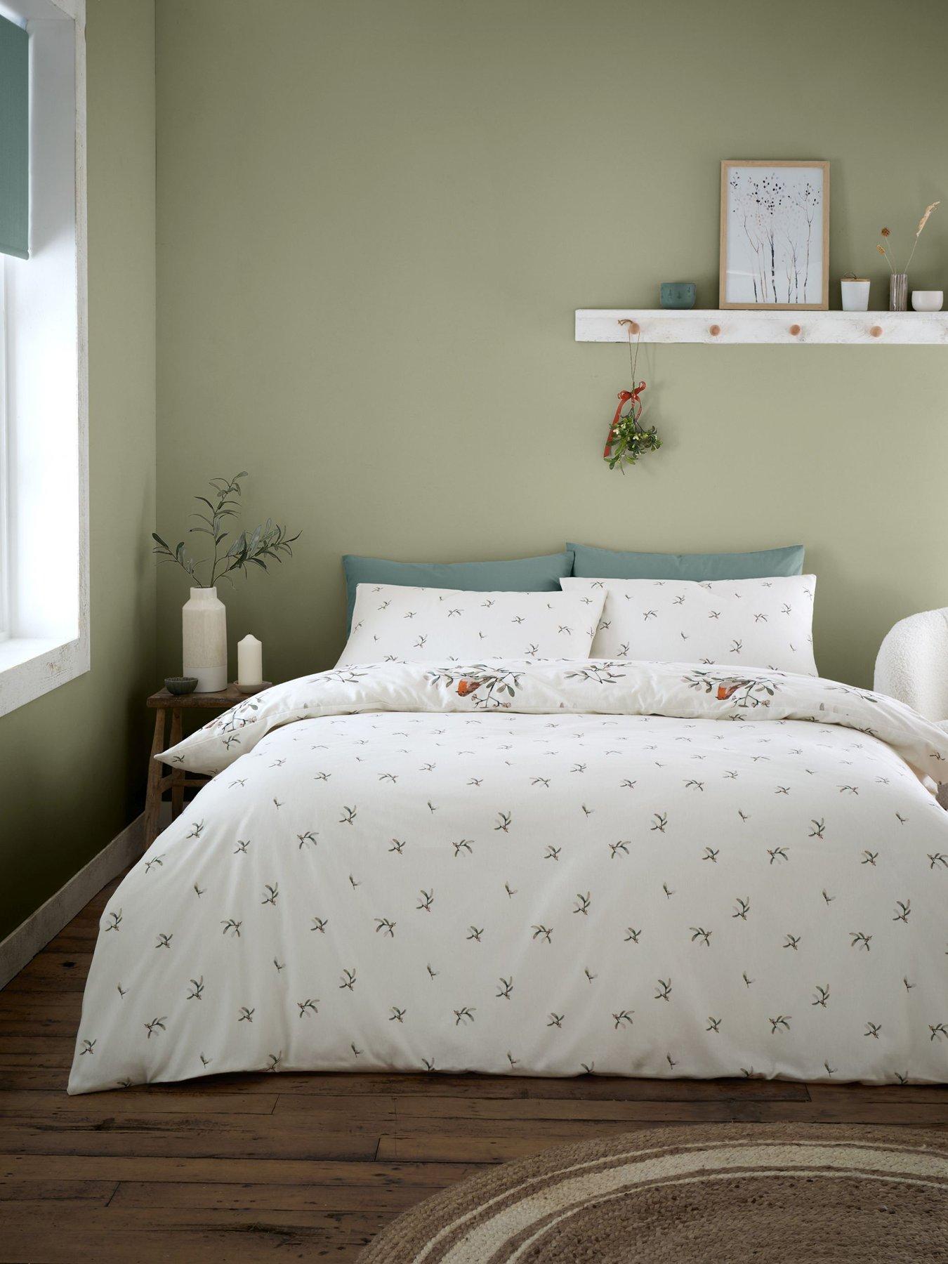 Image 4 of 7 of Catherine Lansfield Brushed Mistletoe Robins Christmas Duvet Set