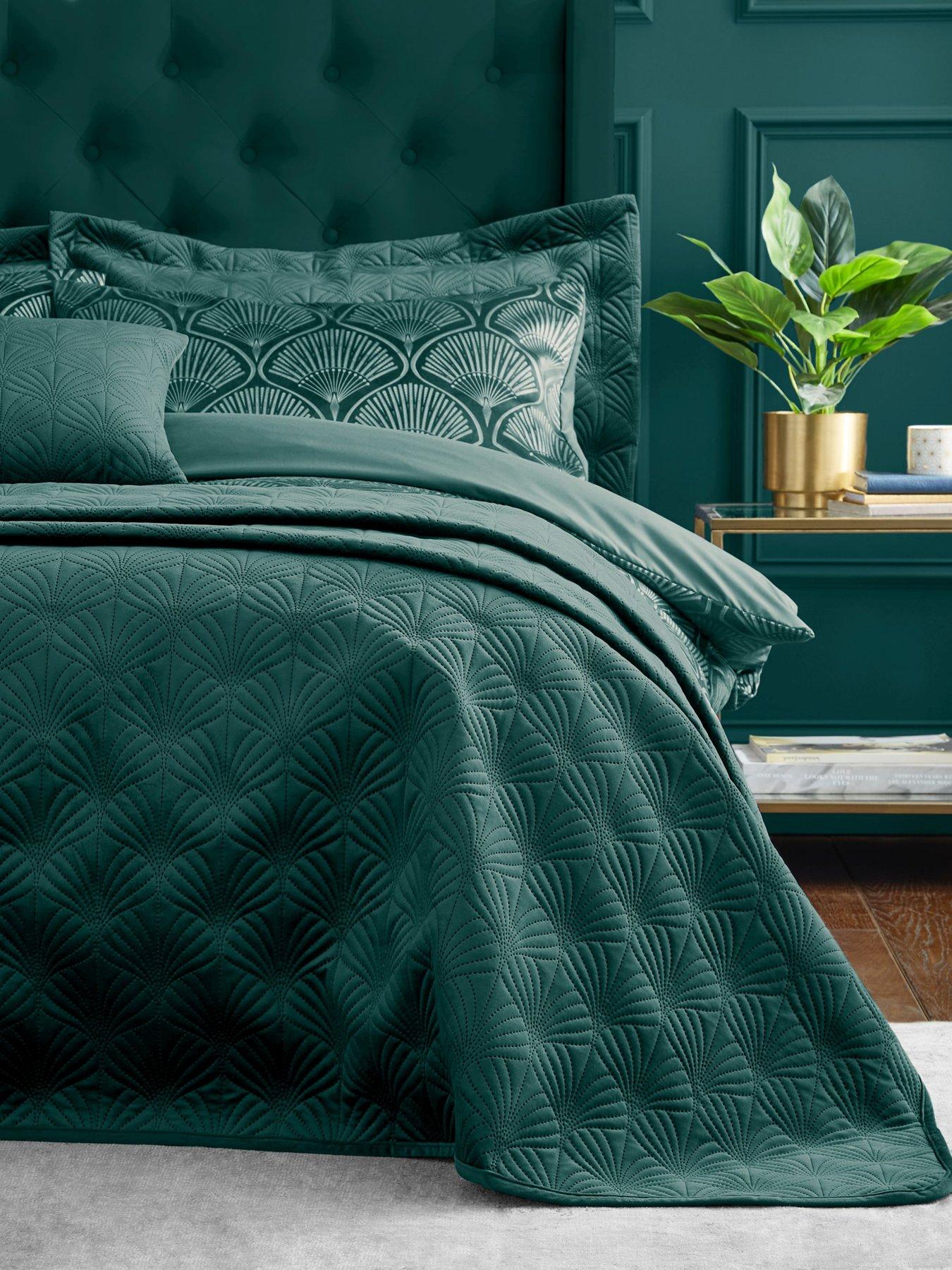 Catherine Lansfield Art Deco Pearl Bedspread Throw in Green