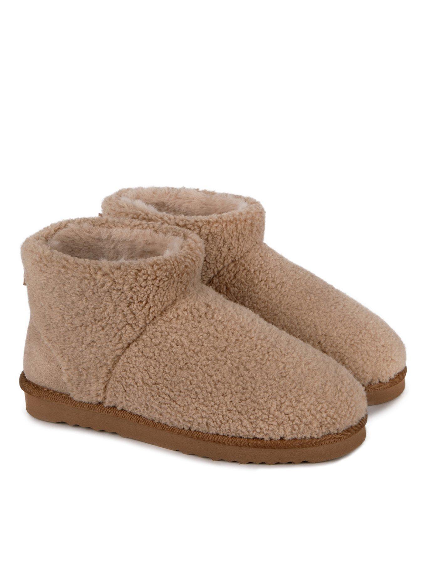 totes-isotoner-curly-fur-boot-slippers