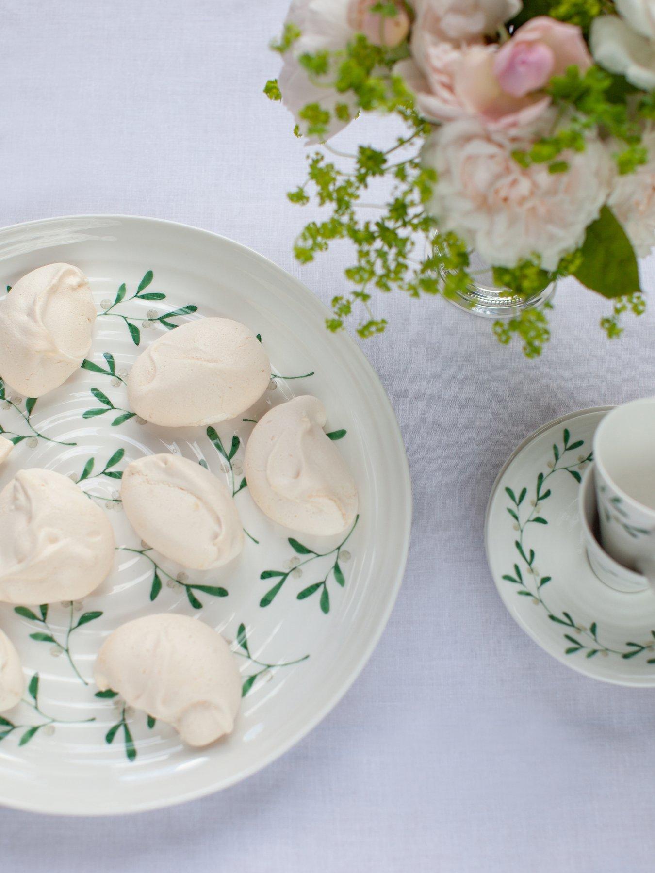 undefined Mistletoe 30.8 cm Round Platter