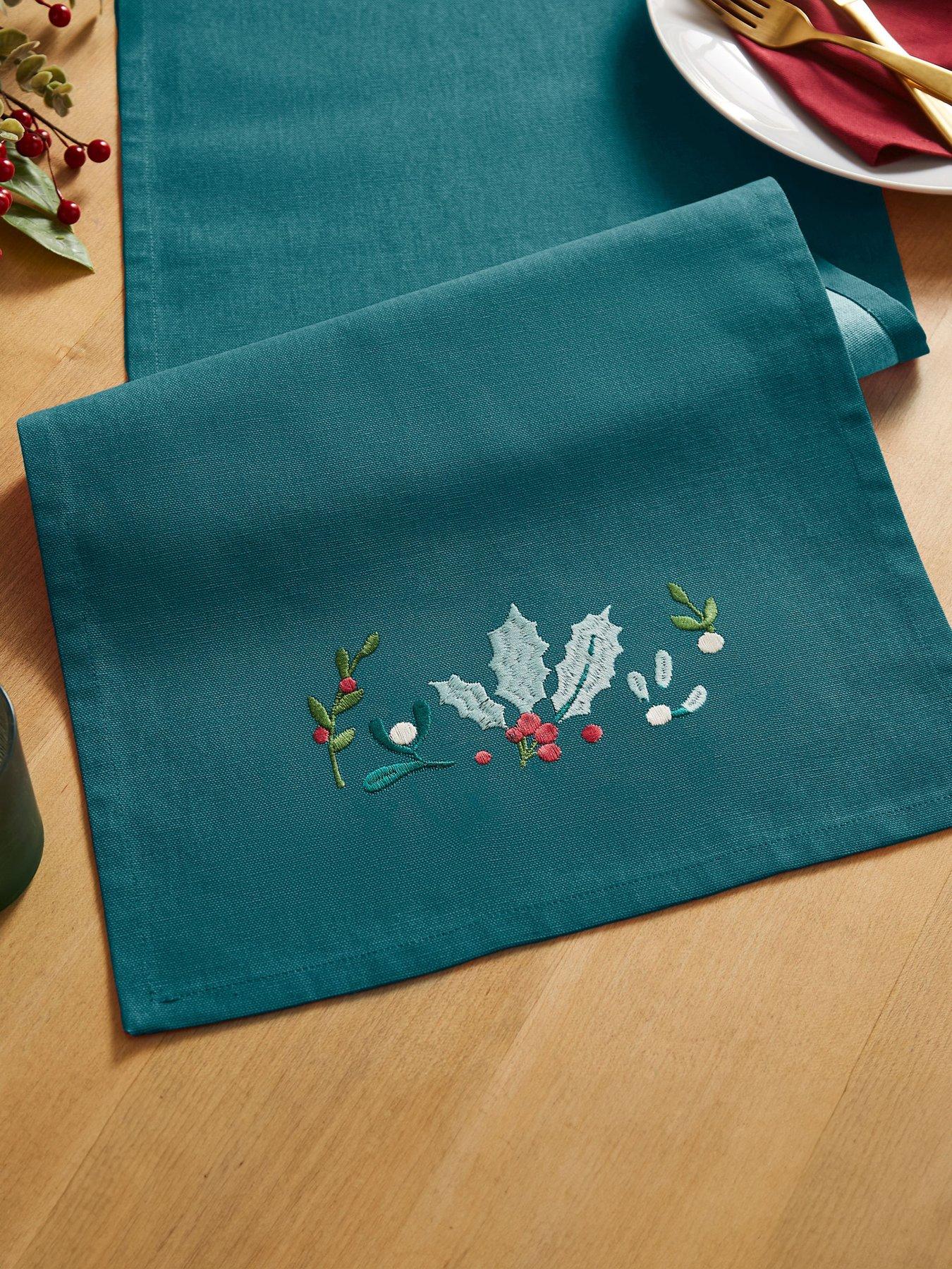 Catherine Lansfield Christmas Holly and Mistletoe Table Runner