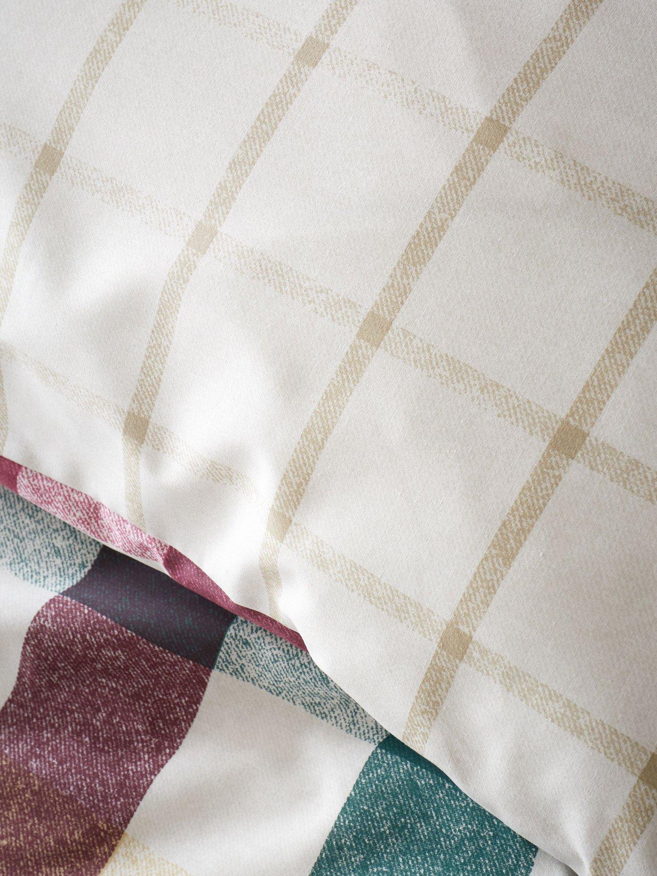 Image 6 of 6 of Catherine Lansfield Autumn Check Duvet Set - Plum