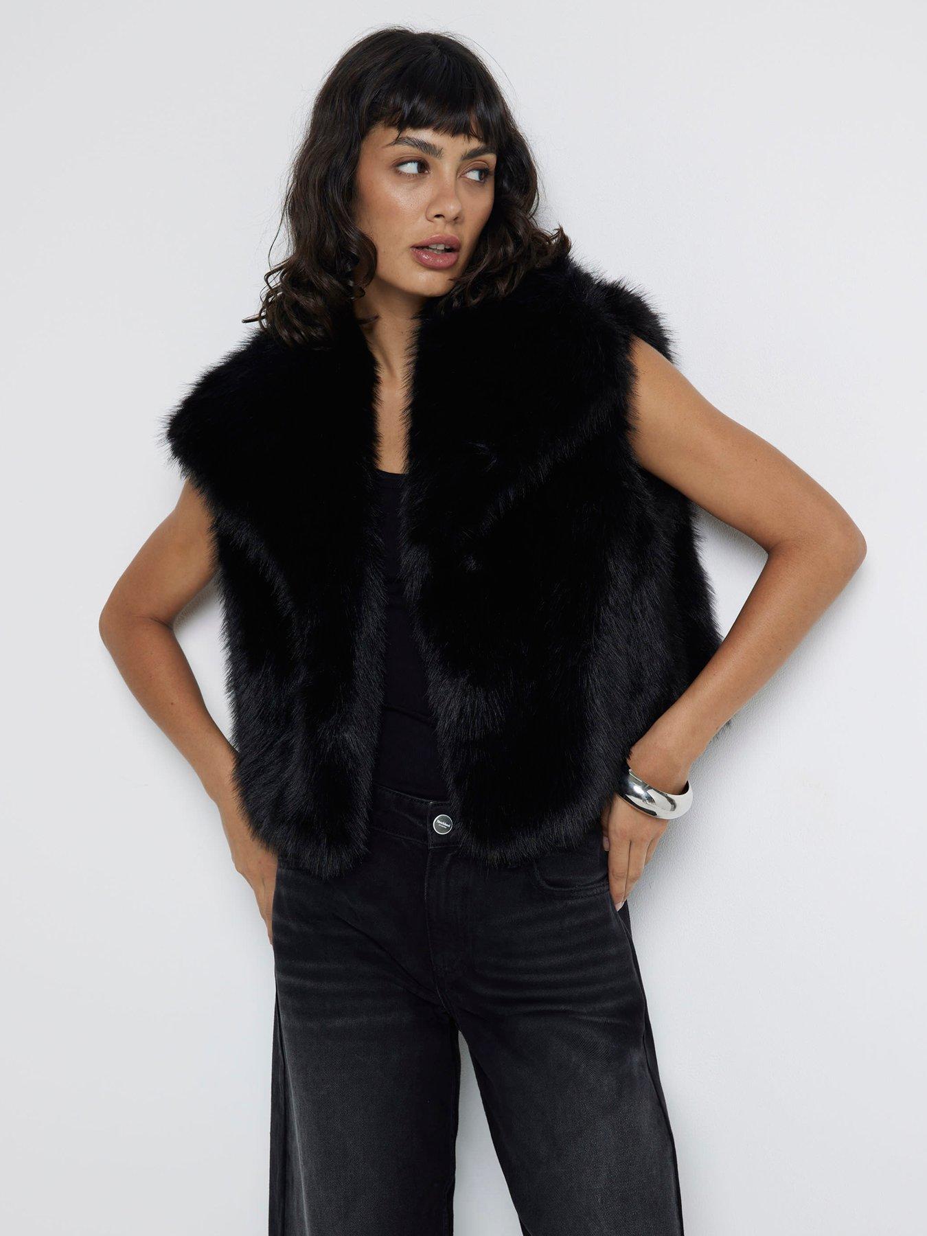 undefined Short Faux Fur Gilet - Black
