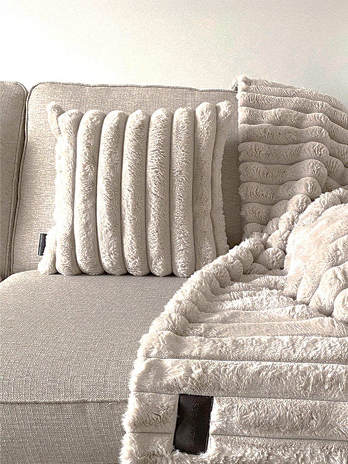 rucomfy-ribbed-faux-fur-cushion