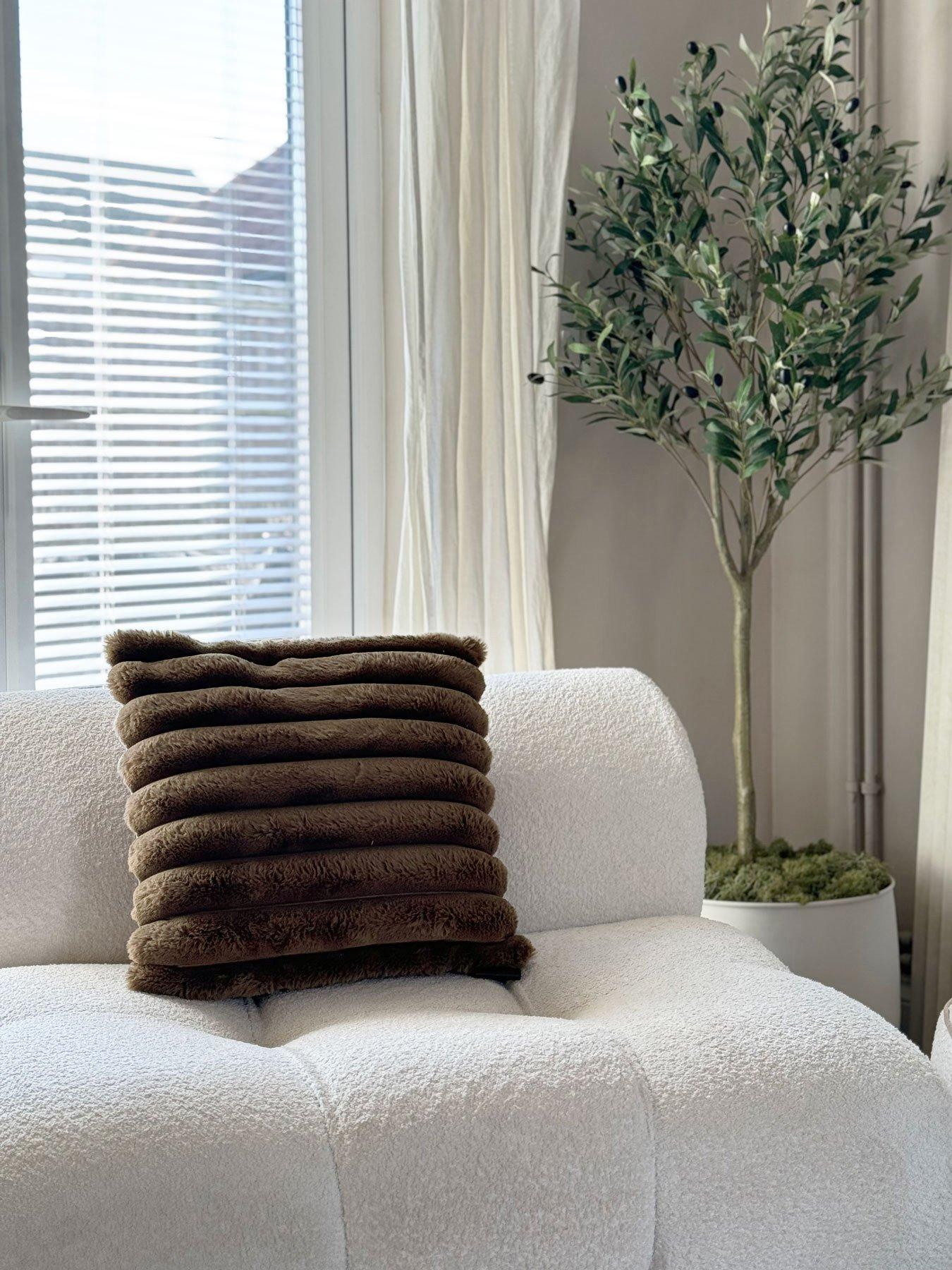 rucomfy-ribbed-faux-fur-cushion