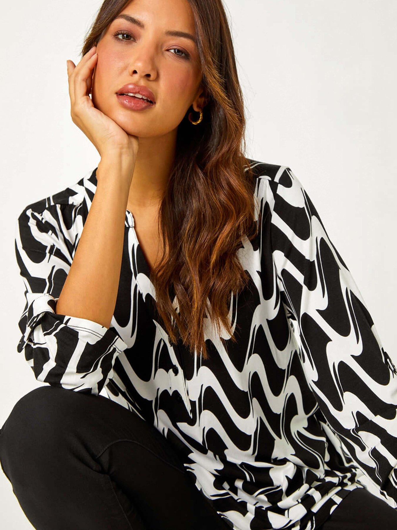 Image 4 of 5 of Roman Geometric Print V-neck Stretch Blouse - Black