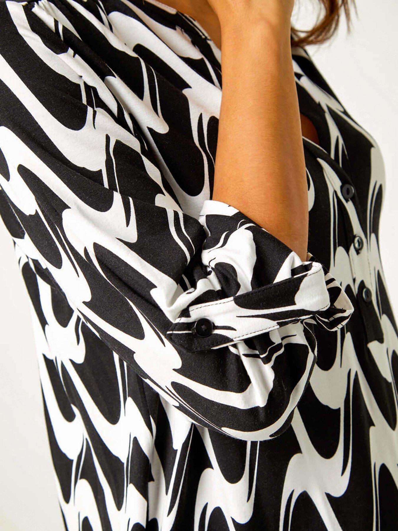 Image 5 of 5 of Roman Geometric Print V-neck Stretch Blouse - Black