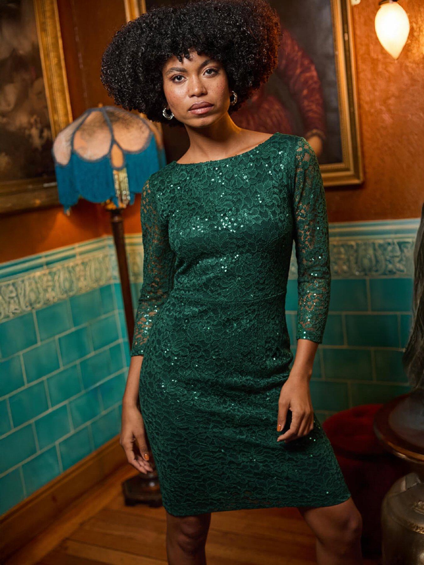 Rocio dress made of lace and sturdy