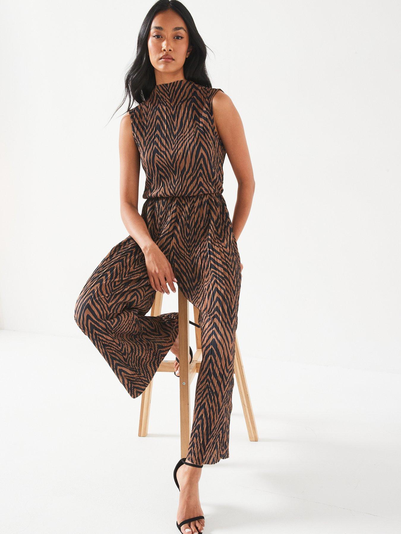 Image 5 of 5 of Vero Moda Printed Plisse Jumpsuit - Multi