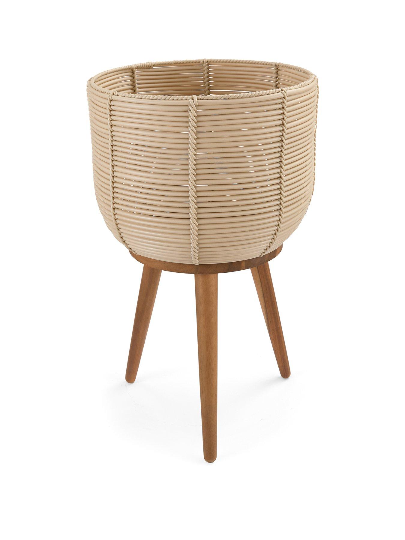 stillFront image of the-very-collection-poly-rattan-planter