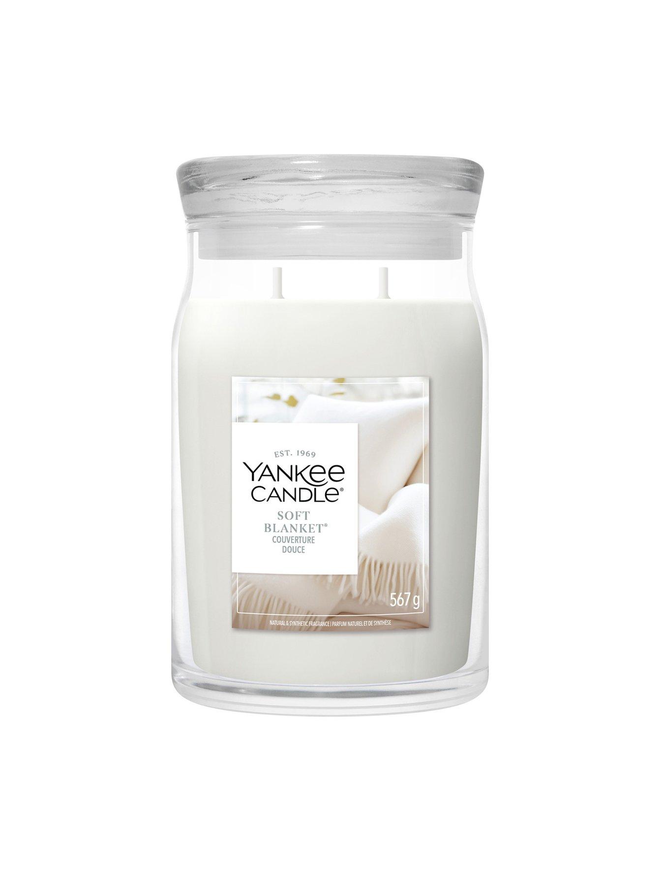 Image 1 of 6 of Yankee Candle Signature Collection Large Jar Candle &ndash; Soft Blanket