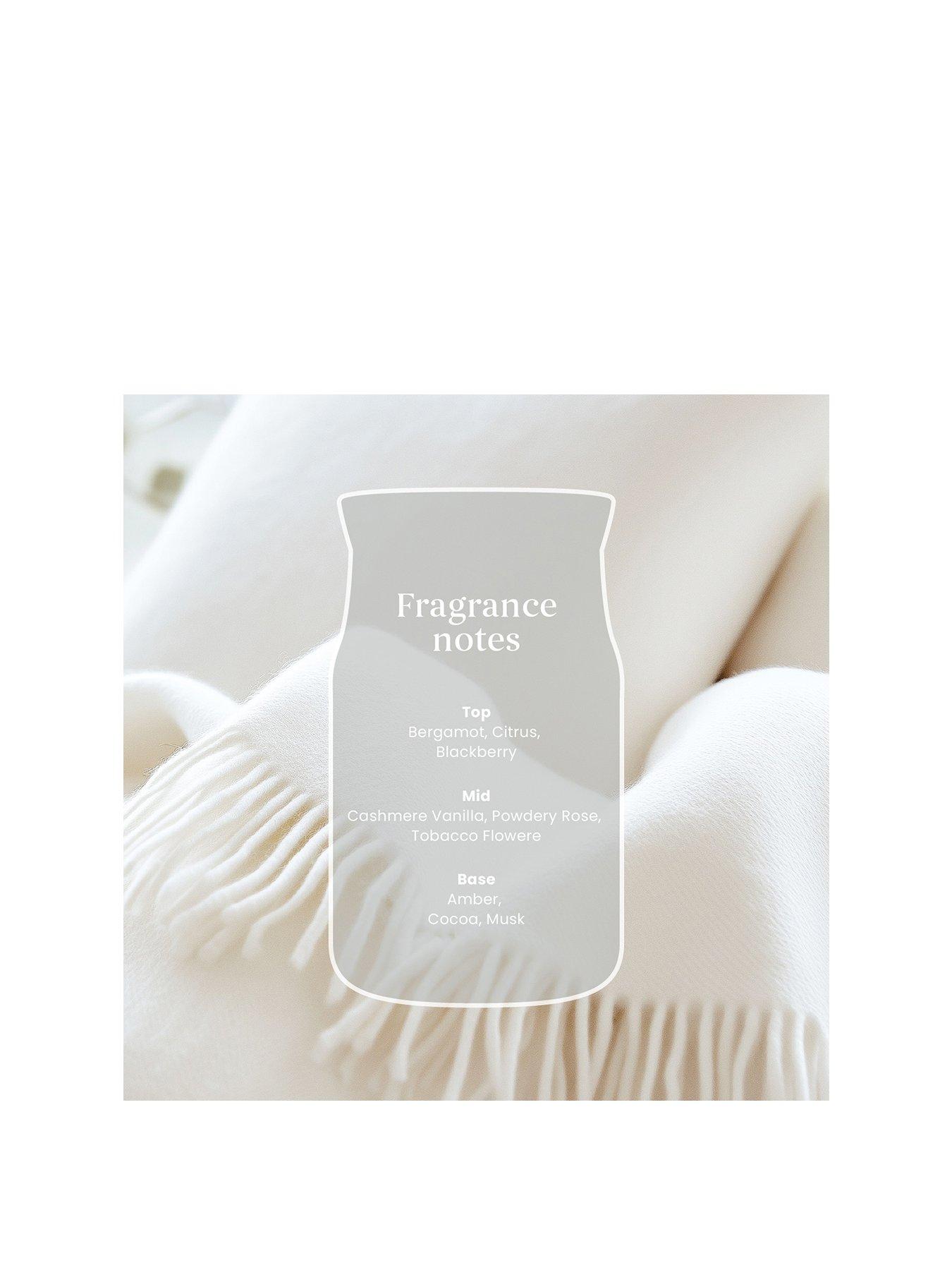 Image 2 of 6 of Yankee Candle Signature Collection Large Jar Candle &ndash; Soft Blanket
