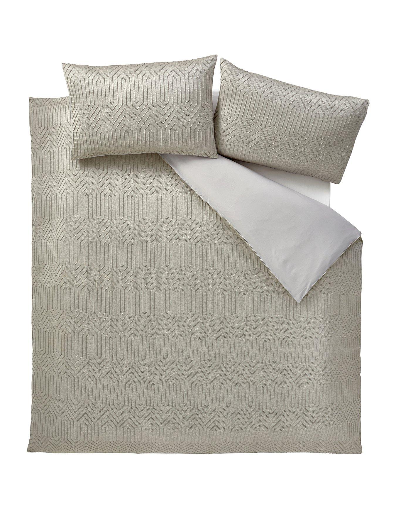 Image 2 of 6 of The Very Collection Milan 3D Jacquard Duvet Cover Set