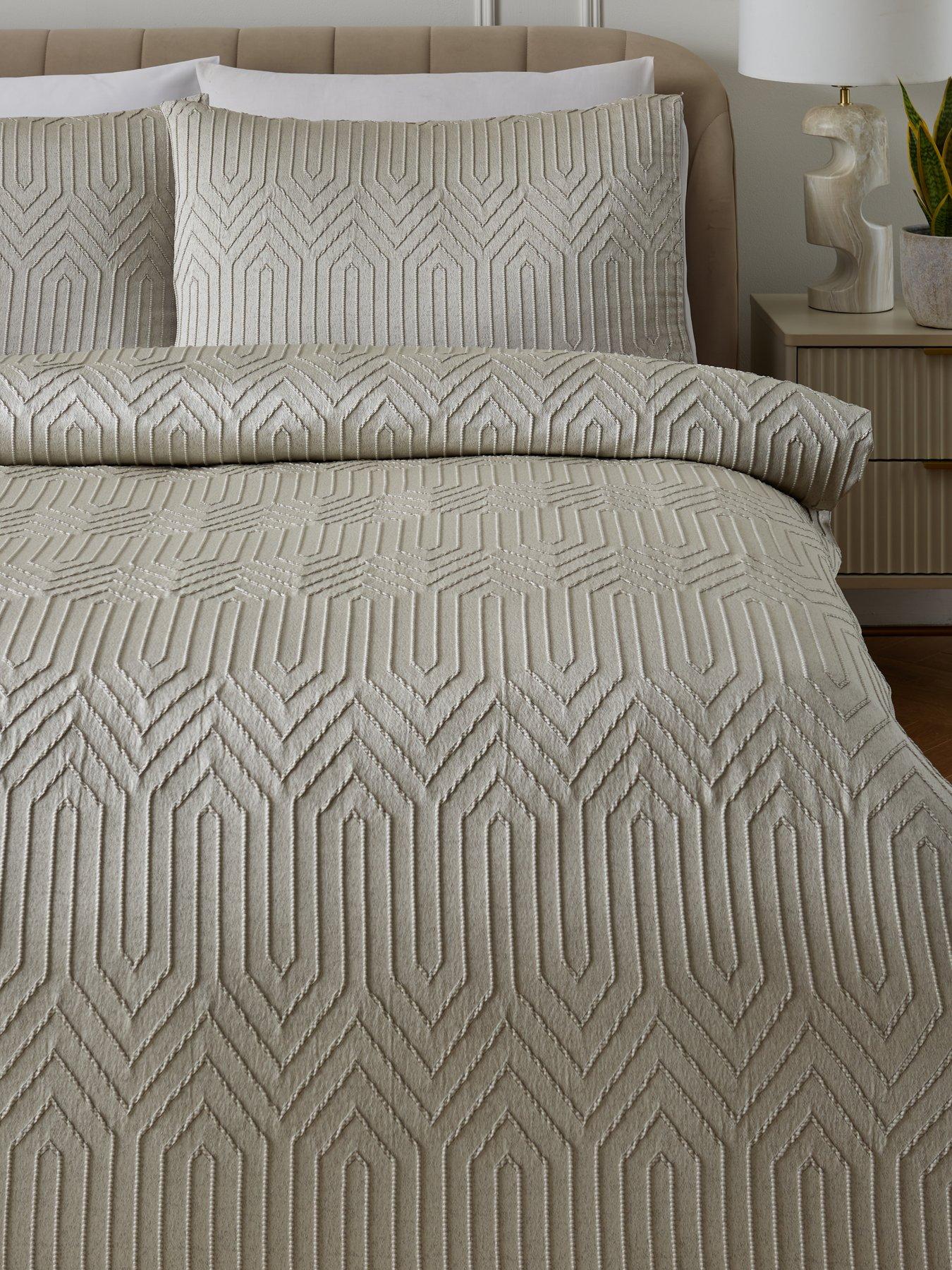 Image 3 of 6 of The Very Collection Milan 3D Jacquard Duvet Cover Set