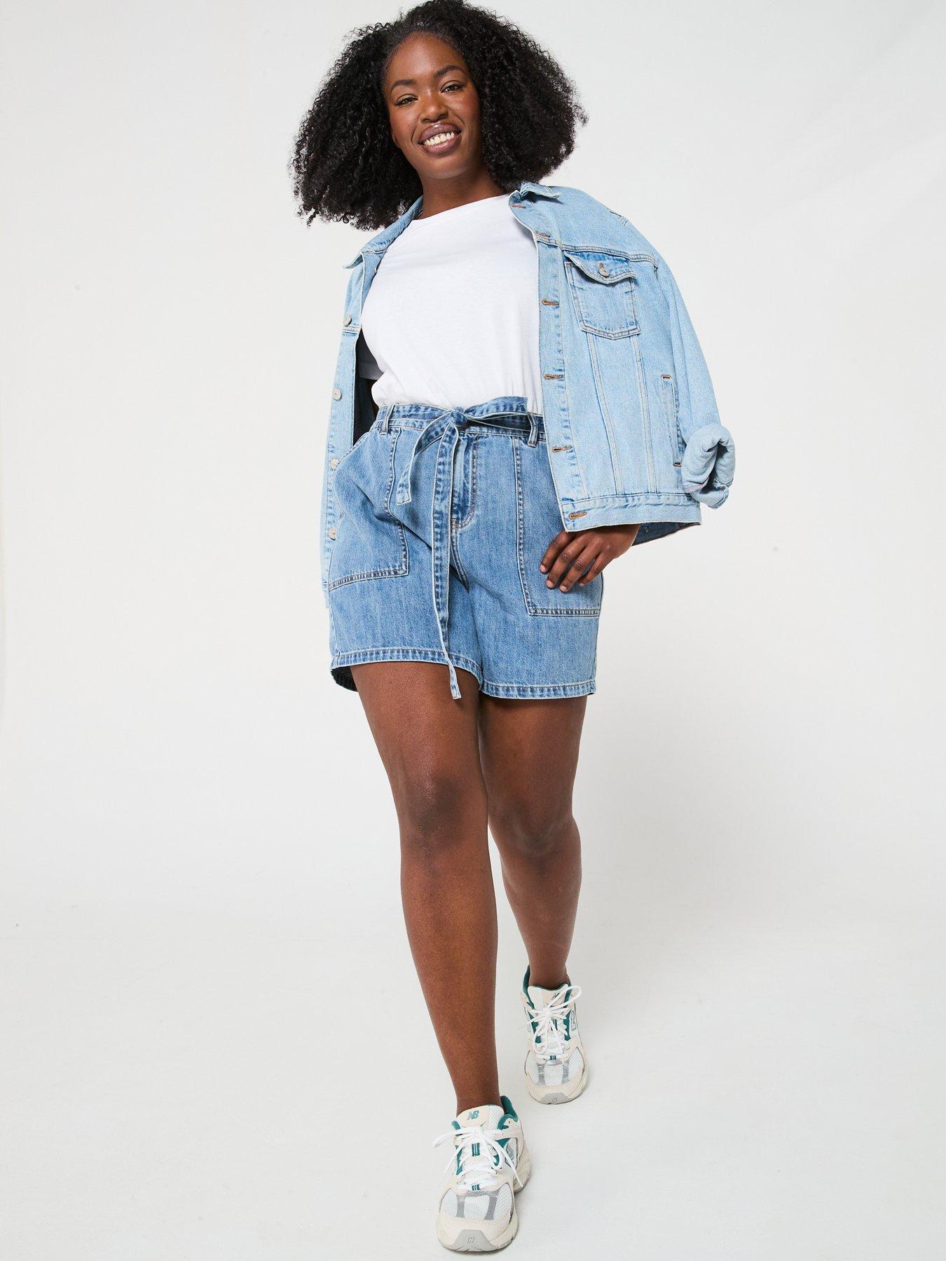 Image 3 of 5 of V by Very Curve Elasticated Waist Denim Short - Mid Wash