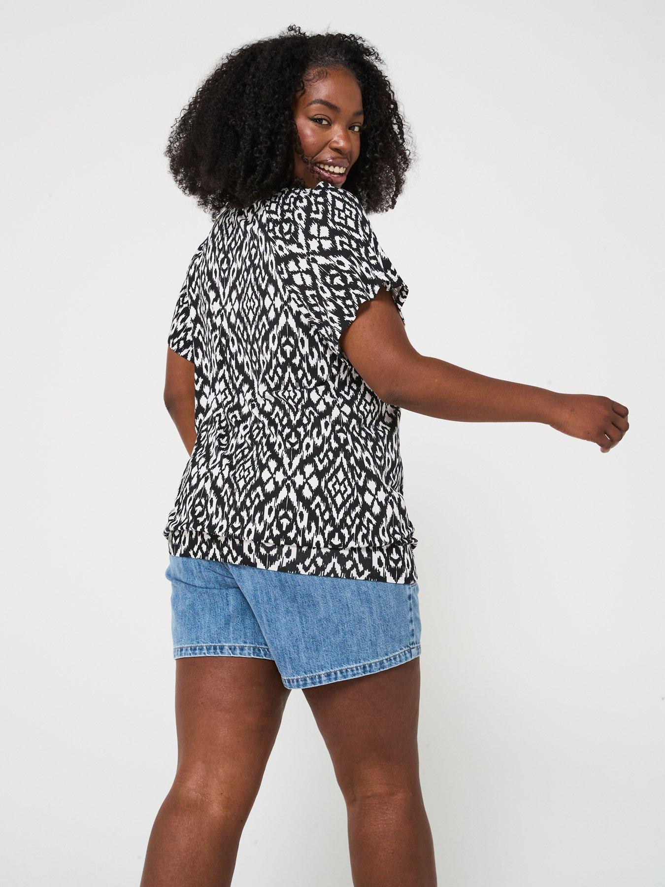  image of v-by-very-curve-crochet-trim-banded-hem-top-monochrome-print