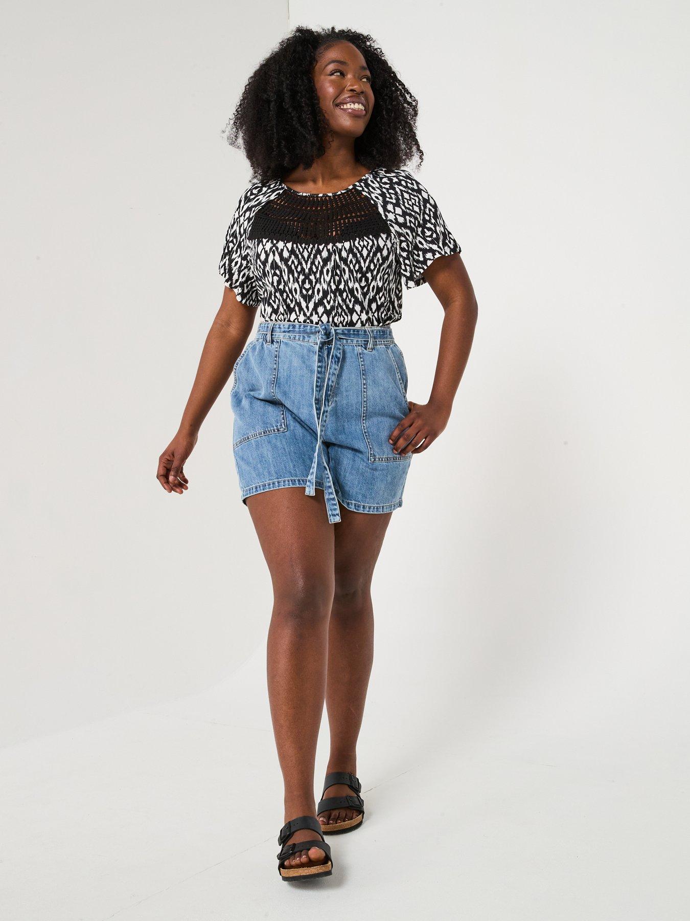  image of v-by-very-curve-crochet-trim-banded-hem-top-monochrome-print