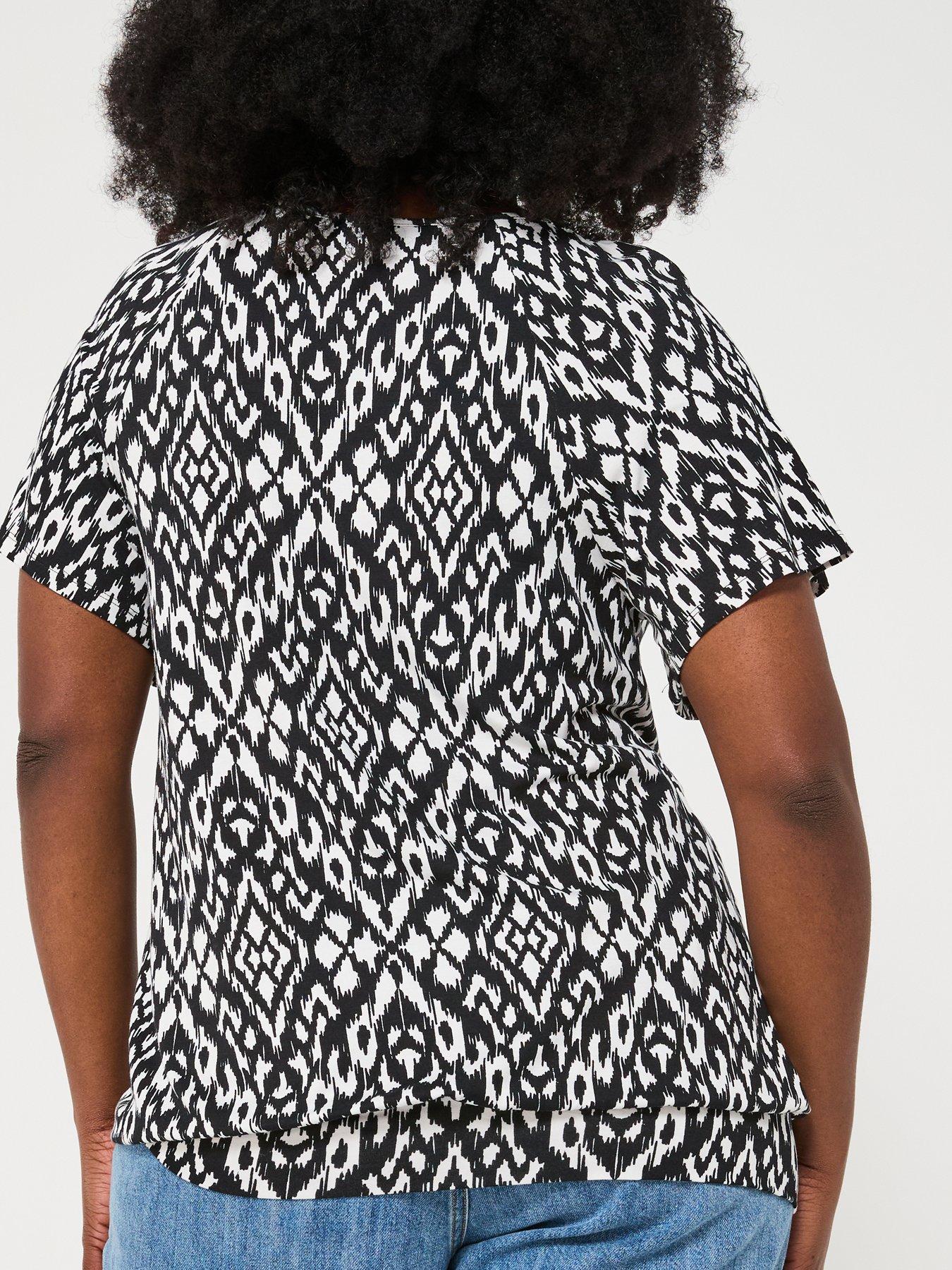  image of v-by-very-curve-crochet-trim-banded-hem-top-monochrome-print