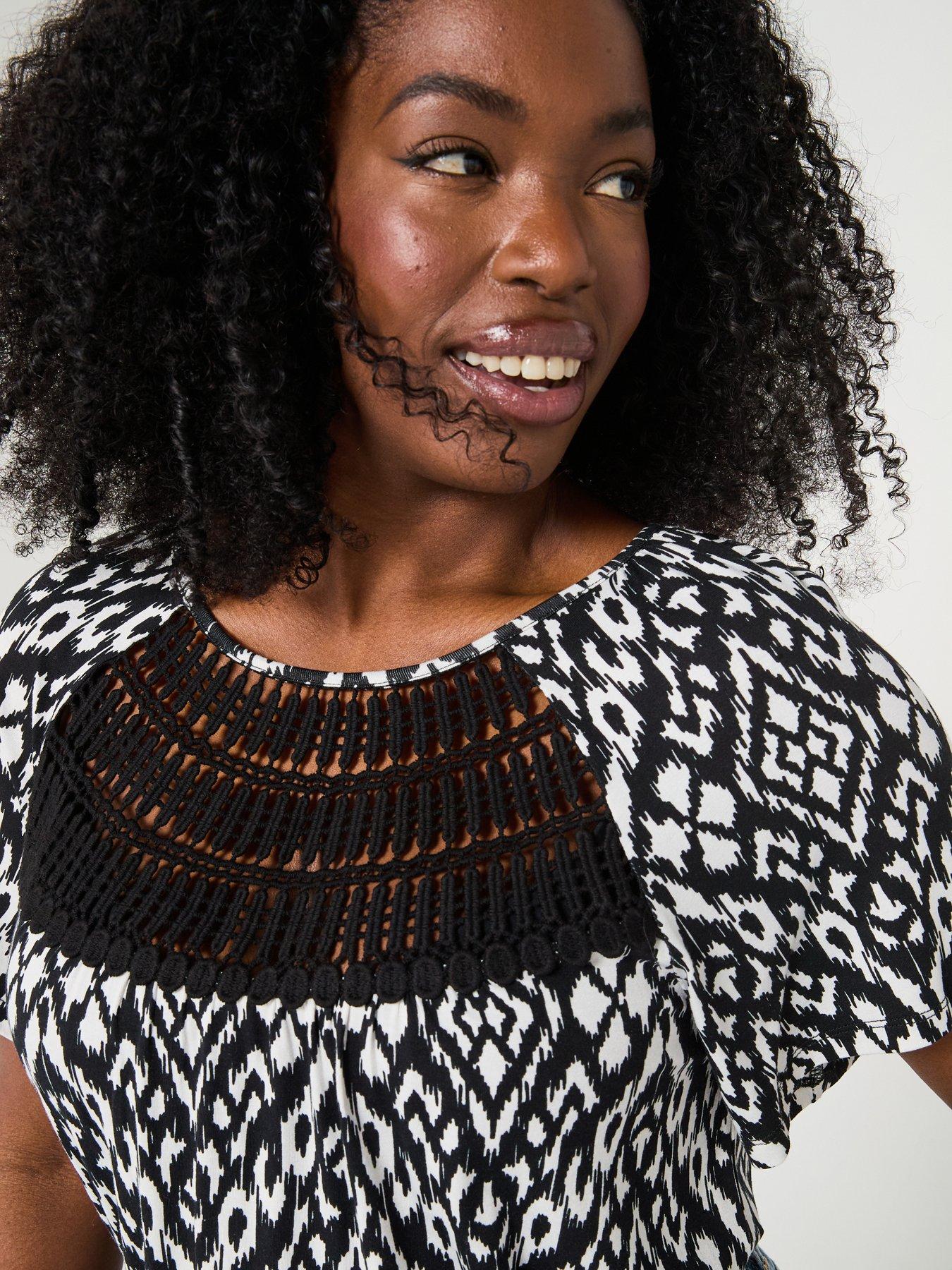  image of v-by-very-curve-crochet-trim-banded-hem-top-monochrome-print