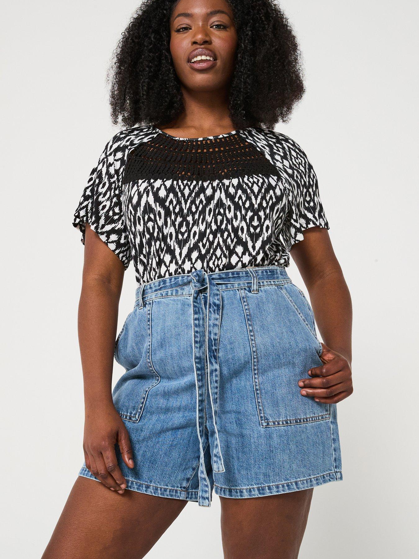  image of v-by-very-curve-crochet-trim-banded-hem-top-monochrome-print