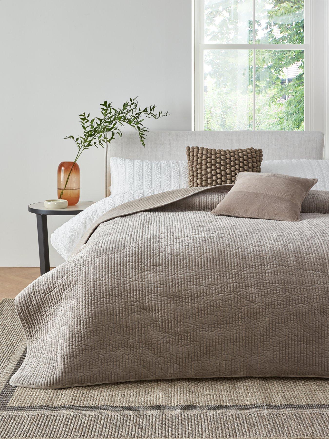 the-very-collection-velvet-stripe-bedspread-throw