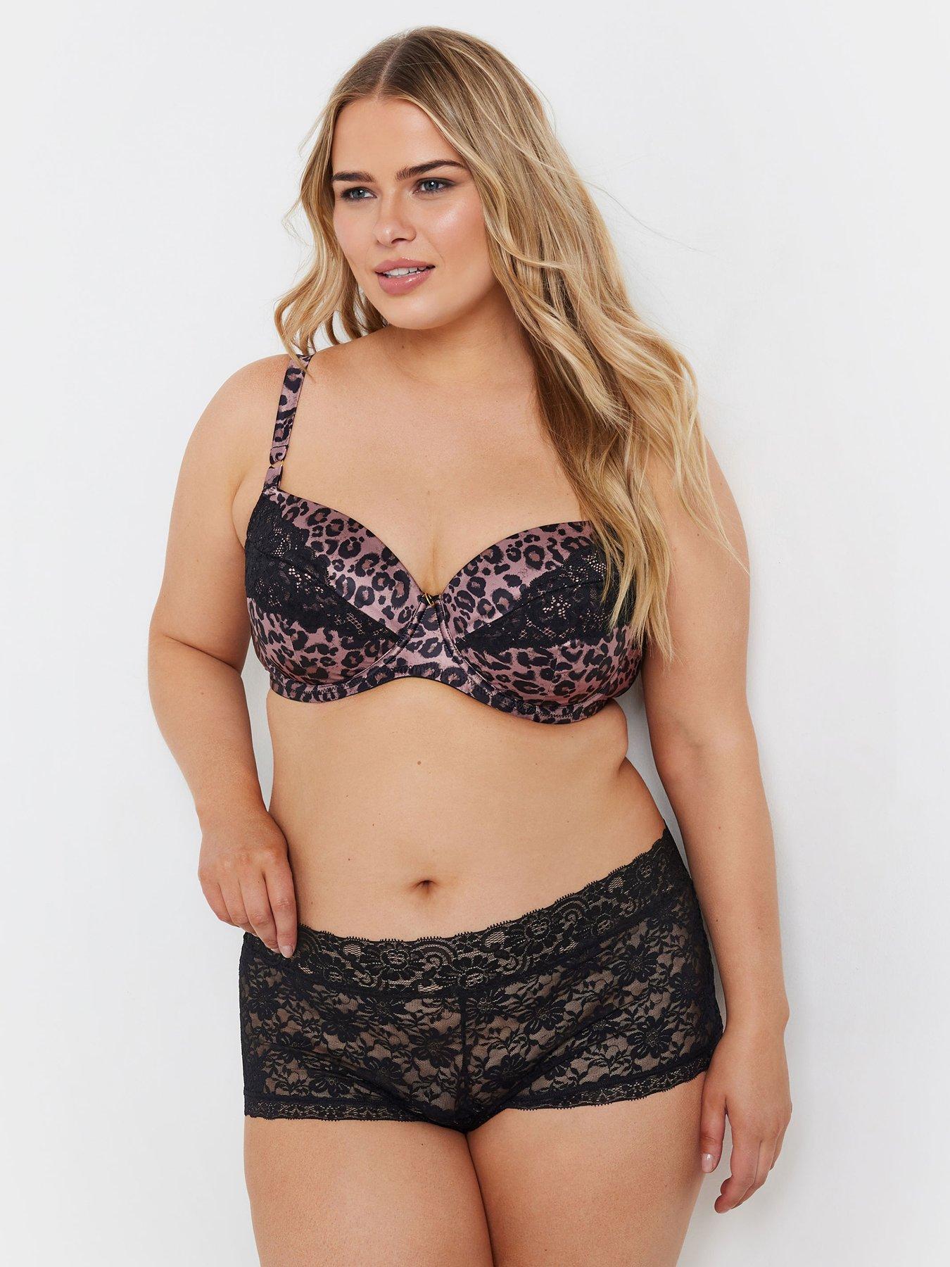 Image 3 of 4 of Yours Curve 3 Pack Lace Shorts