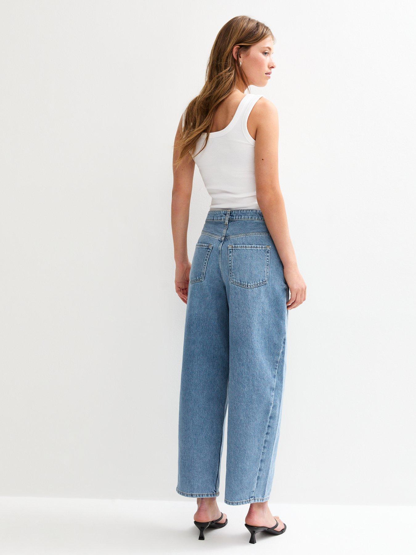 Image 2 of 6 of New Look Washed Barrel Leg Jeans - Blue