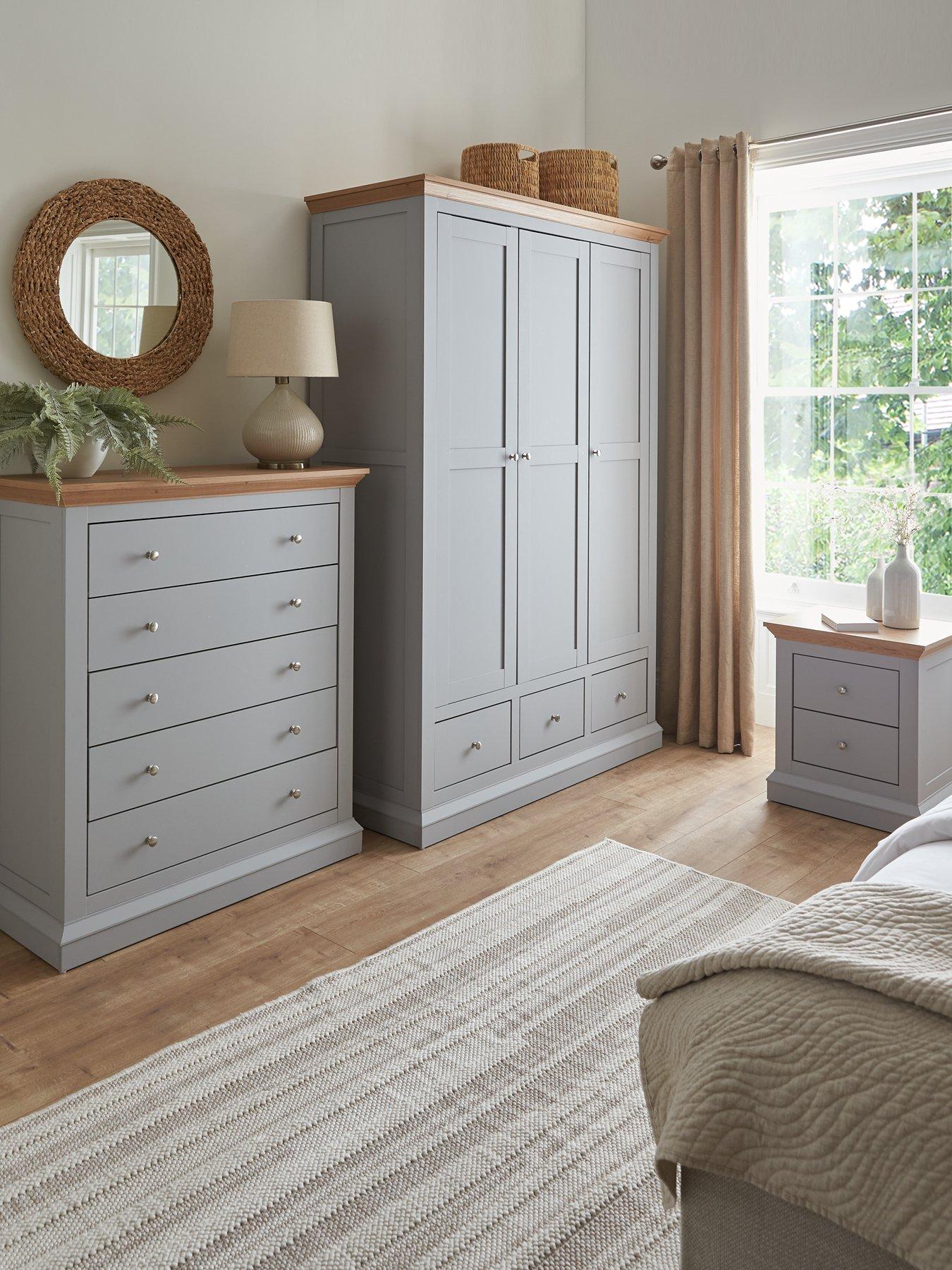 The Very Collection Hanna 4 Piece Bedroom Set - 3 Door Wardrobe, 5 Drawer Chest plus 2 Bedside Chests
