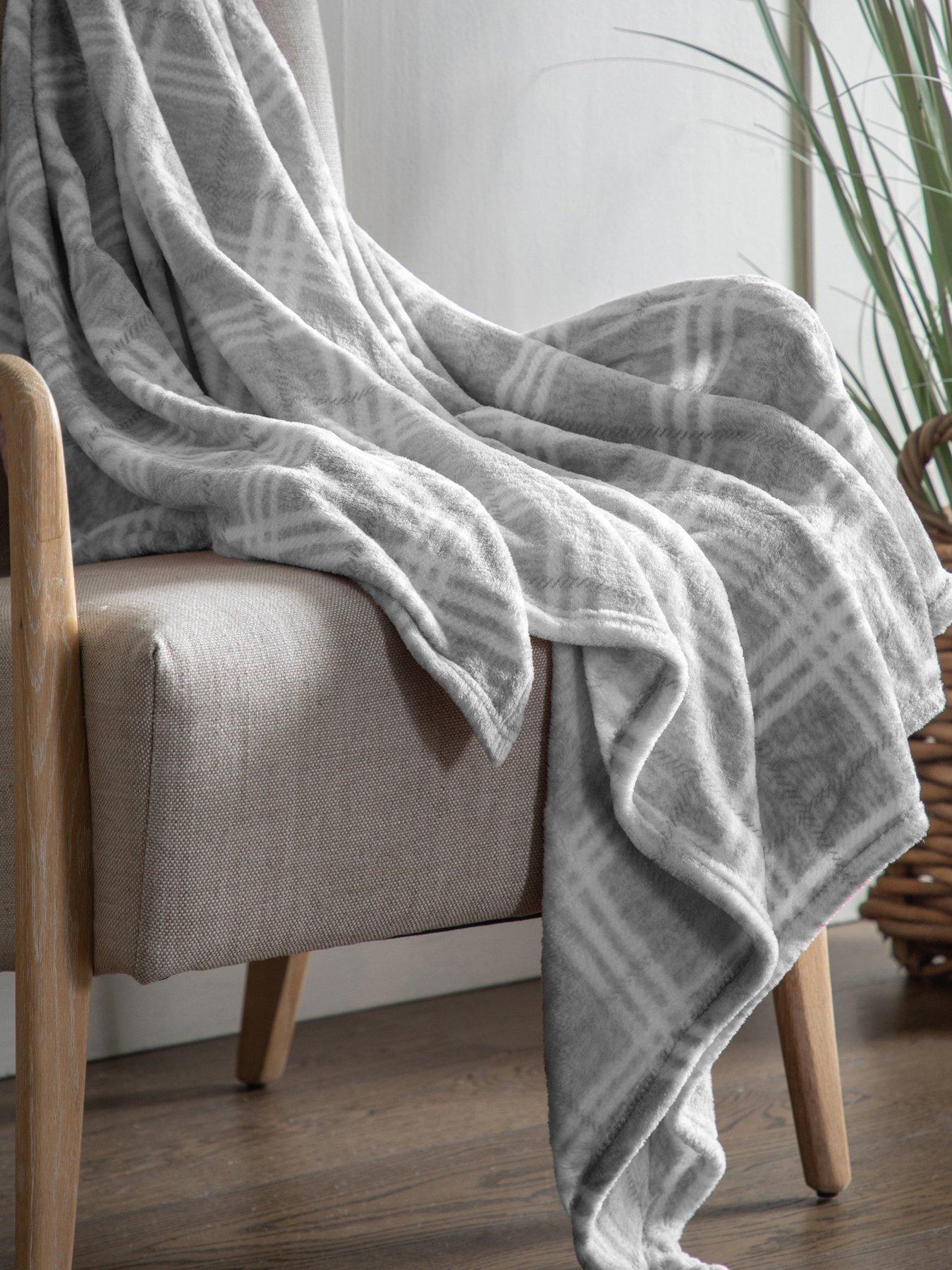 gallery-direct-checkmate-super-soft-flannel-fleece-throw-in-silver