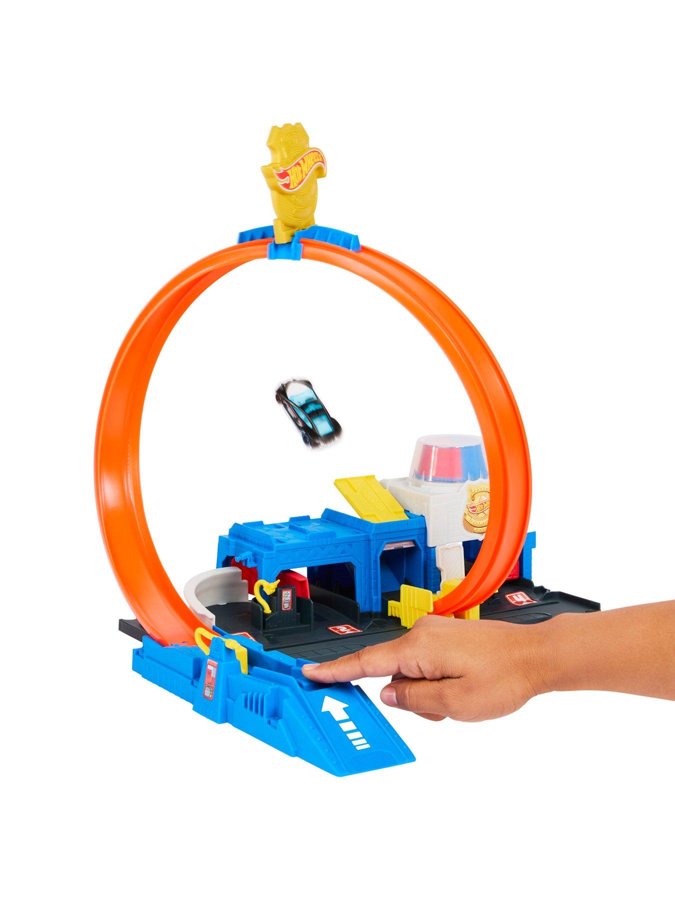 Image 3 of 7 of Hot Wheels City Super Police Station