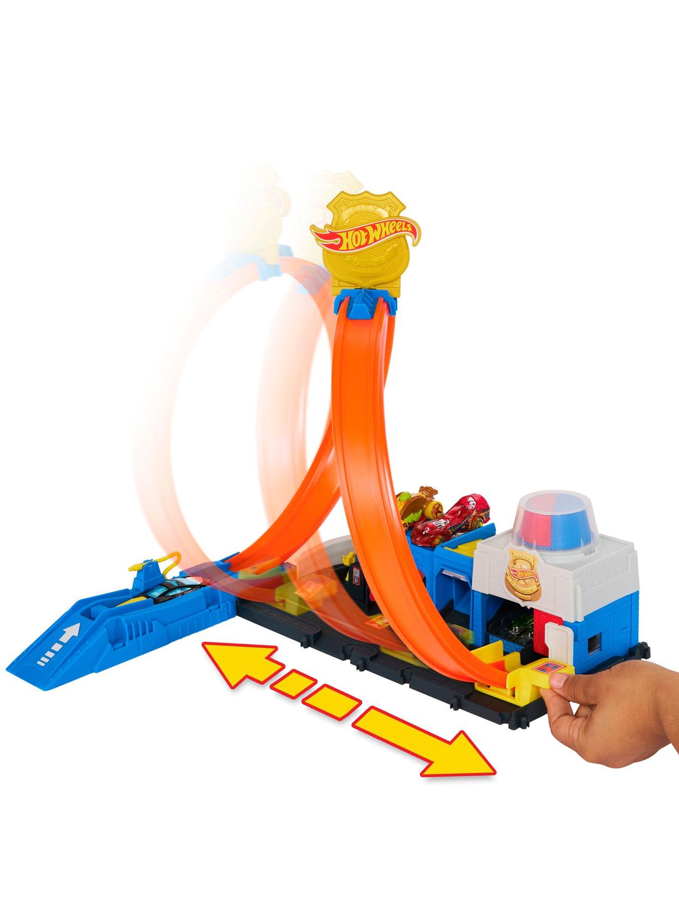 Image 4 of 7 of Hot Wheels City Super Police Station