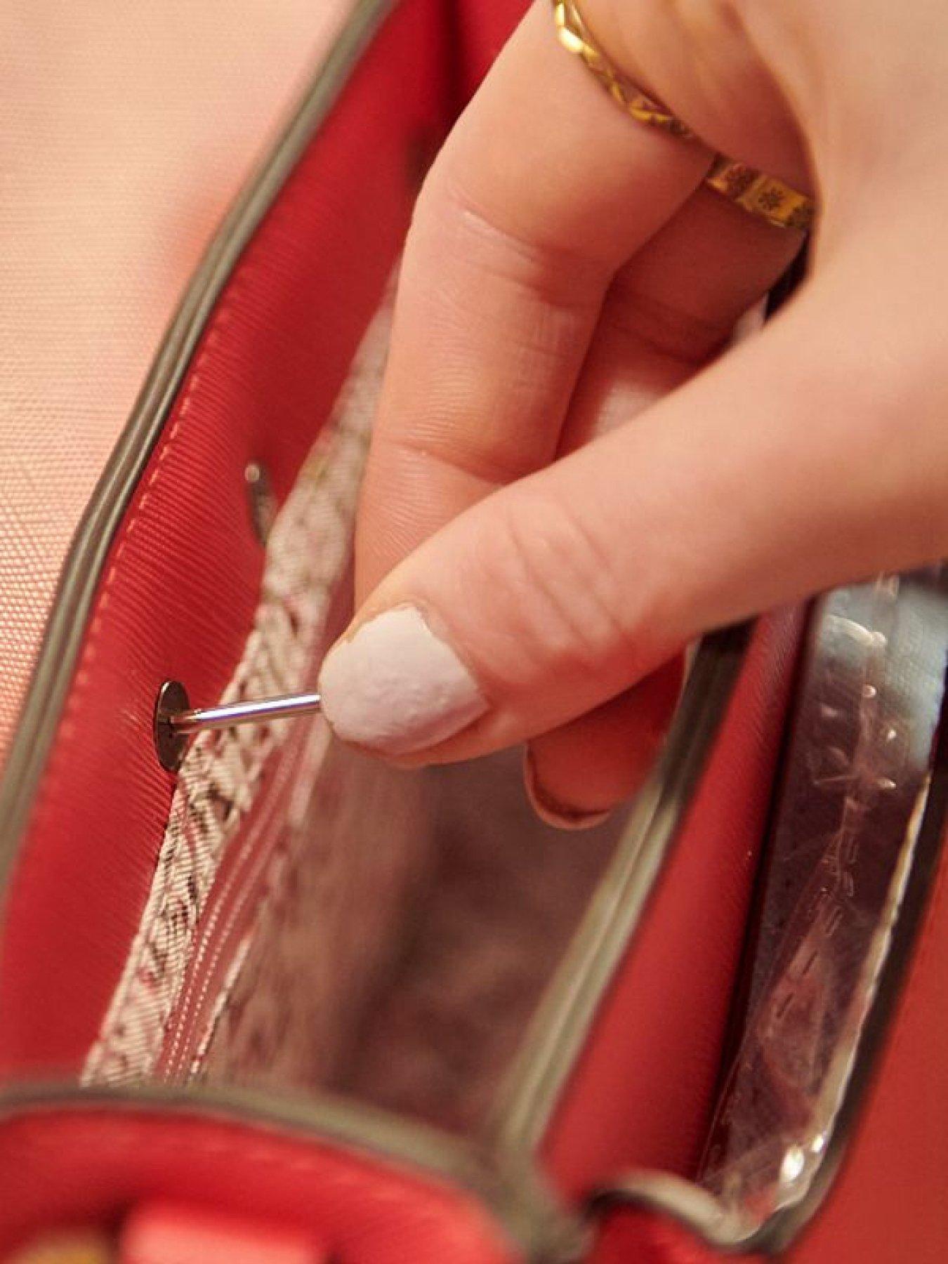 Image 3 of 4 of Virgin Experience Days Tweed Harris Handbag Workshop for One