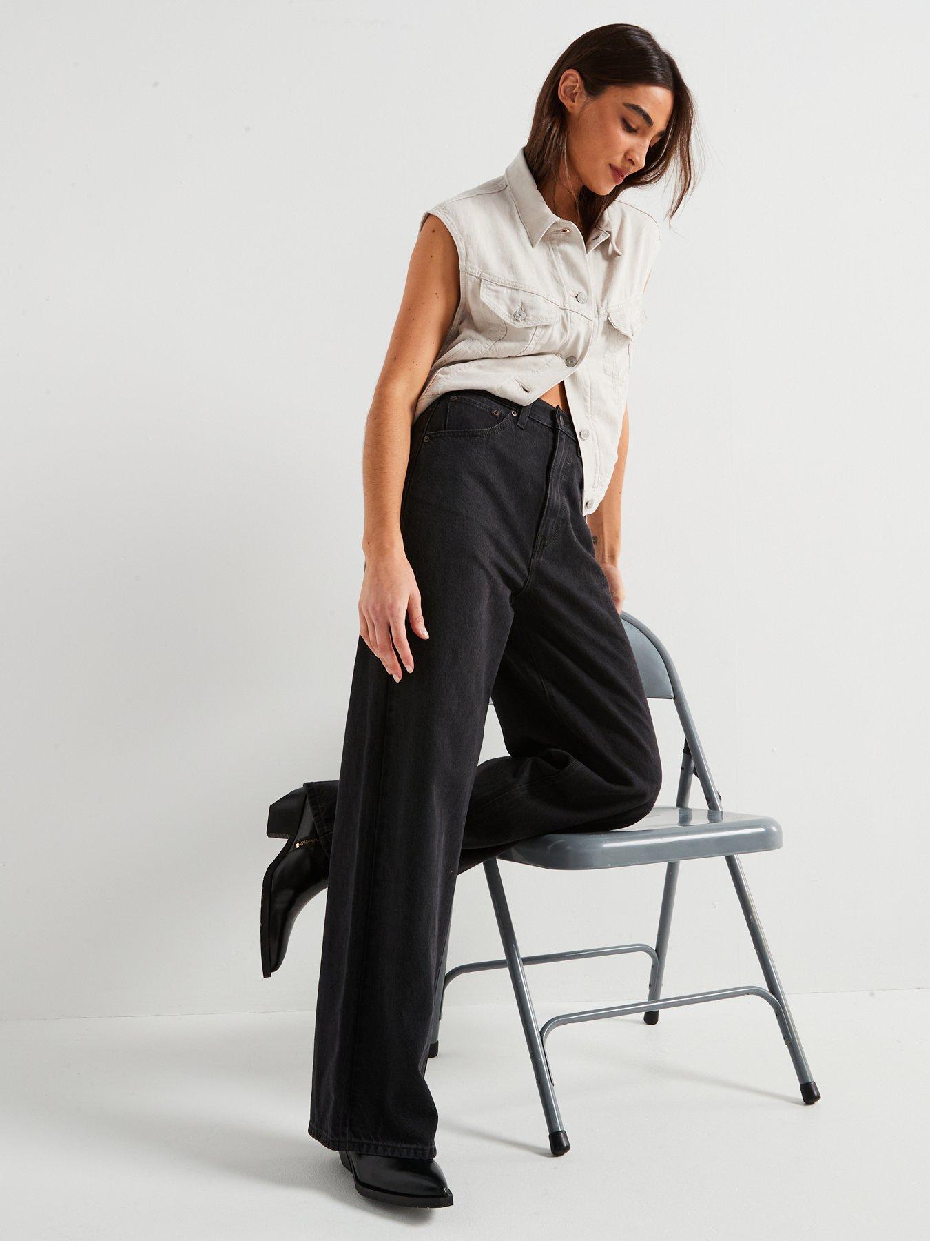 Image 3 of 6 of Levi's Cinch Baggy Jeans - Capturing Moments&nbsp;- Black